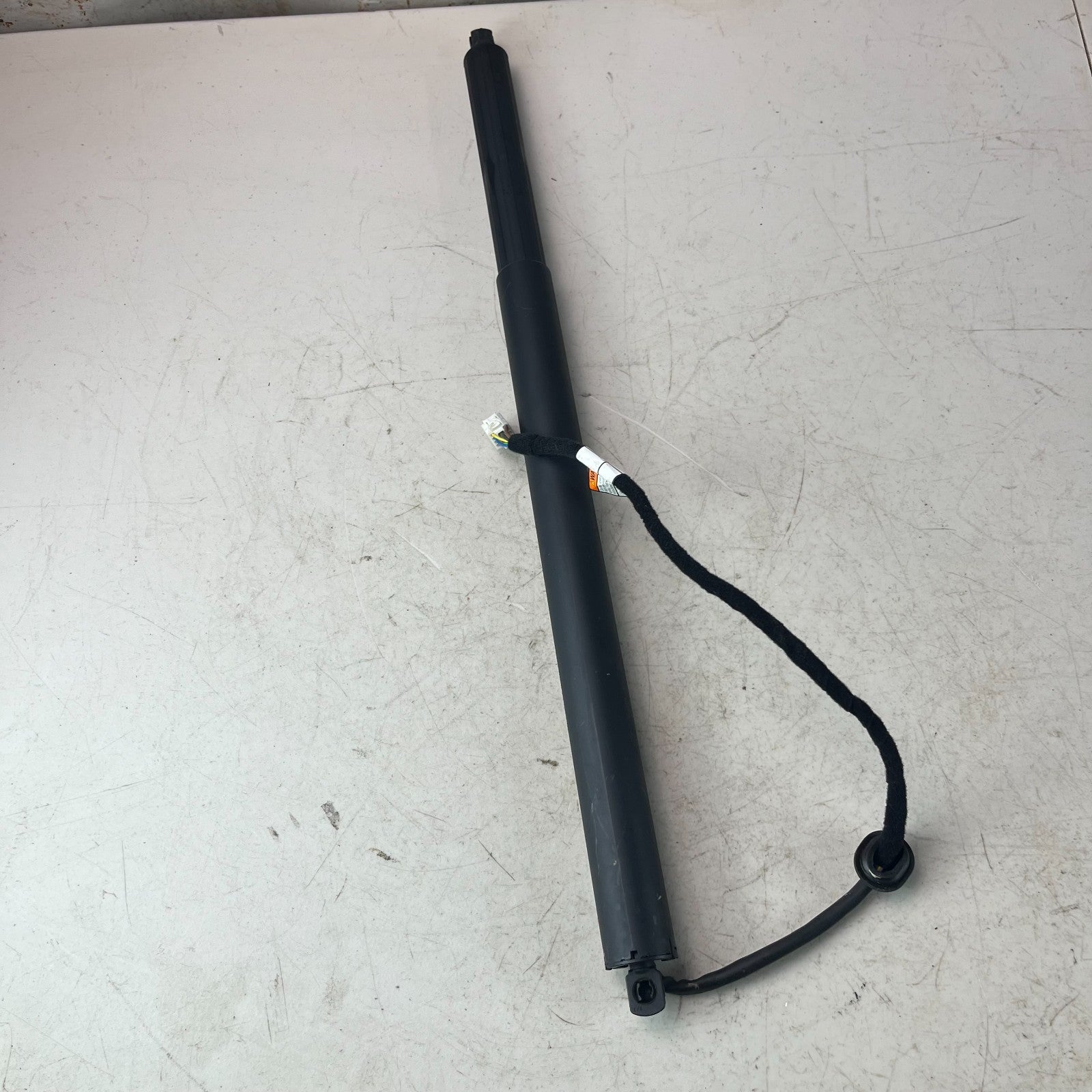 2017 - 2020 MASERATI LEVANTE RIGHT LIFTGATE POWER SHOCK STRUT LIFT CYLINDER OEM