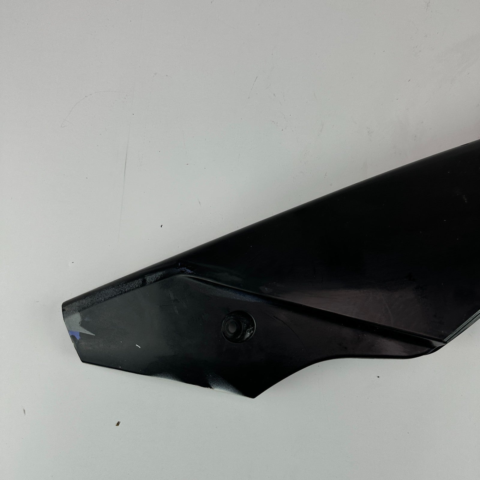2005-2013 CHEVROLET CORVETTE C6 FRONT LEFT SIDE DOOR WINDOW A-PILLAR MOLDING OEM