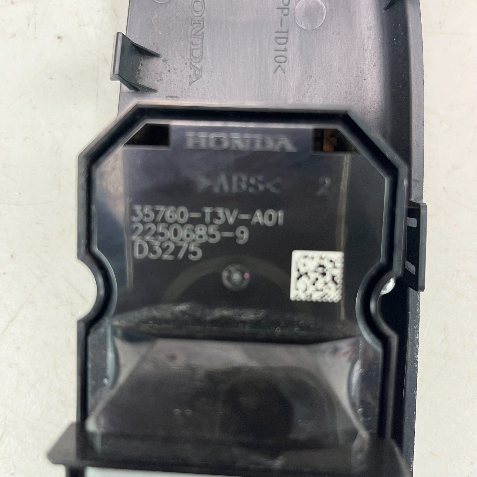 13-17 HONDA ACCORD FRONT RIGHT PASSENGER SIDE WINDOW CONTROL SWITCH W/ BEZEL OEM