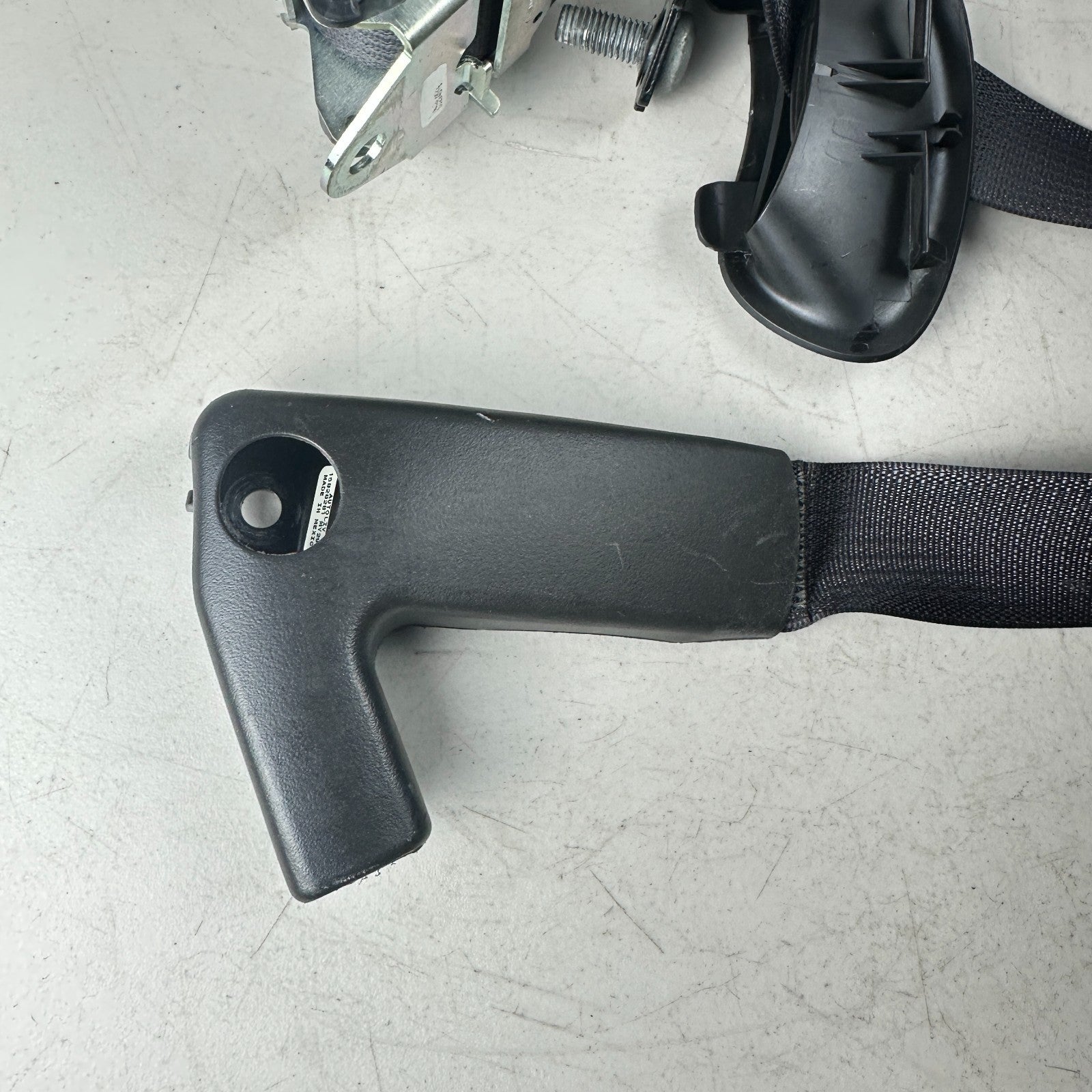 05-13 CHEVROLET CORVETTE FRONT RIGHT SIDE SEAT BELT SEATBELT RETRACTOR BLACK OEM