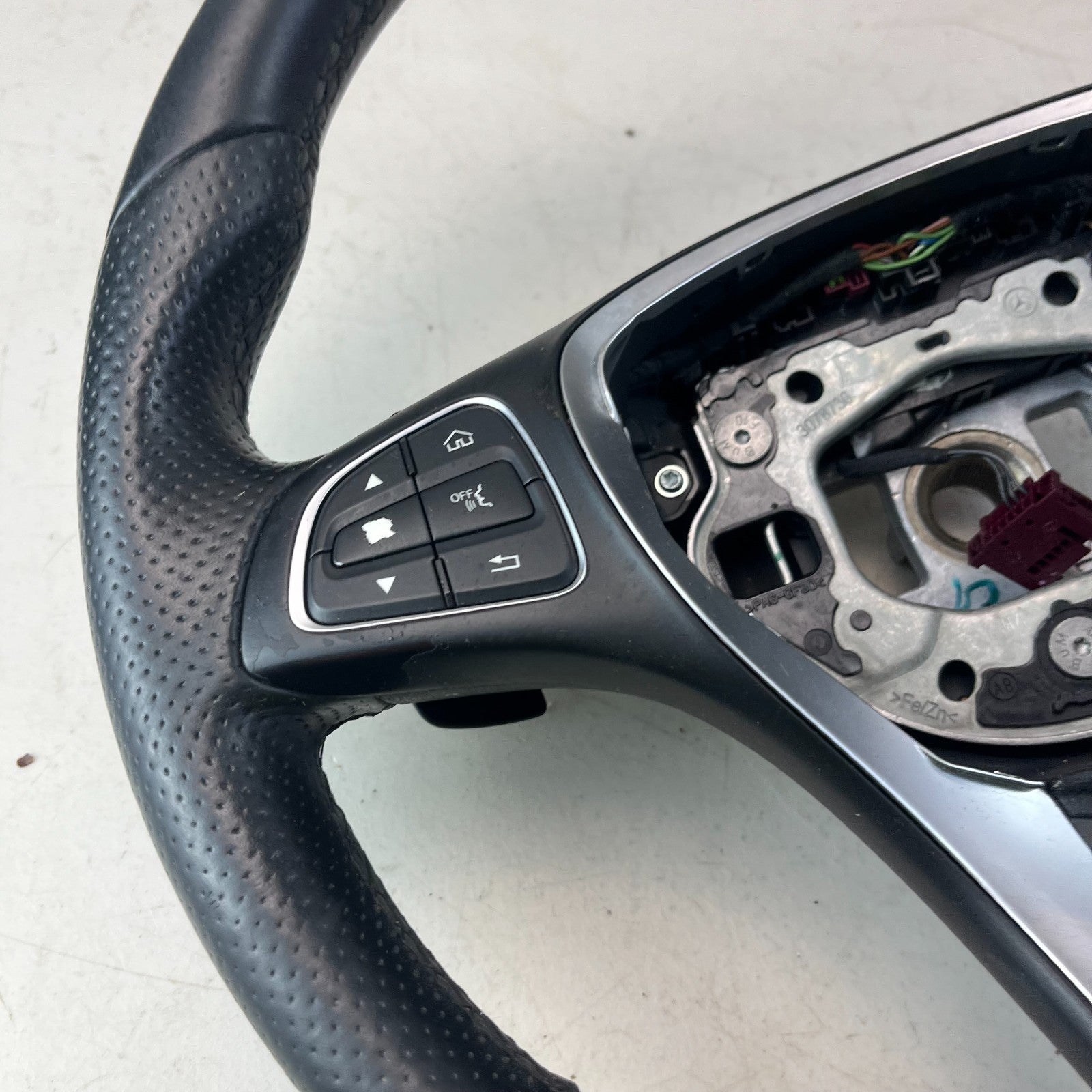 2015-18 MERCEDES W205 C300 STEERING WHEEL W/ PADDLE SHIFTER LEATHER A0004601803