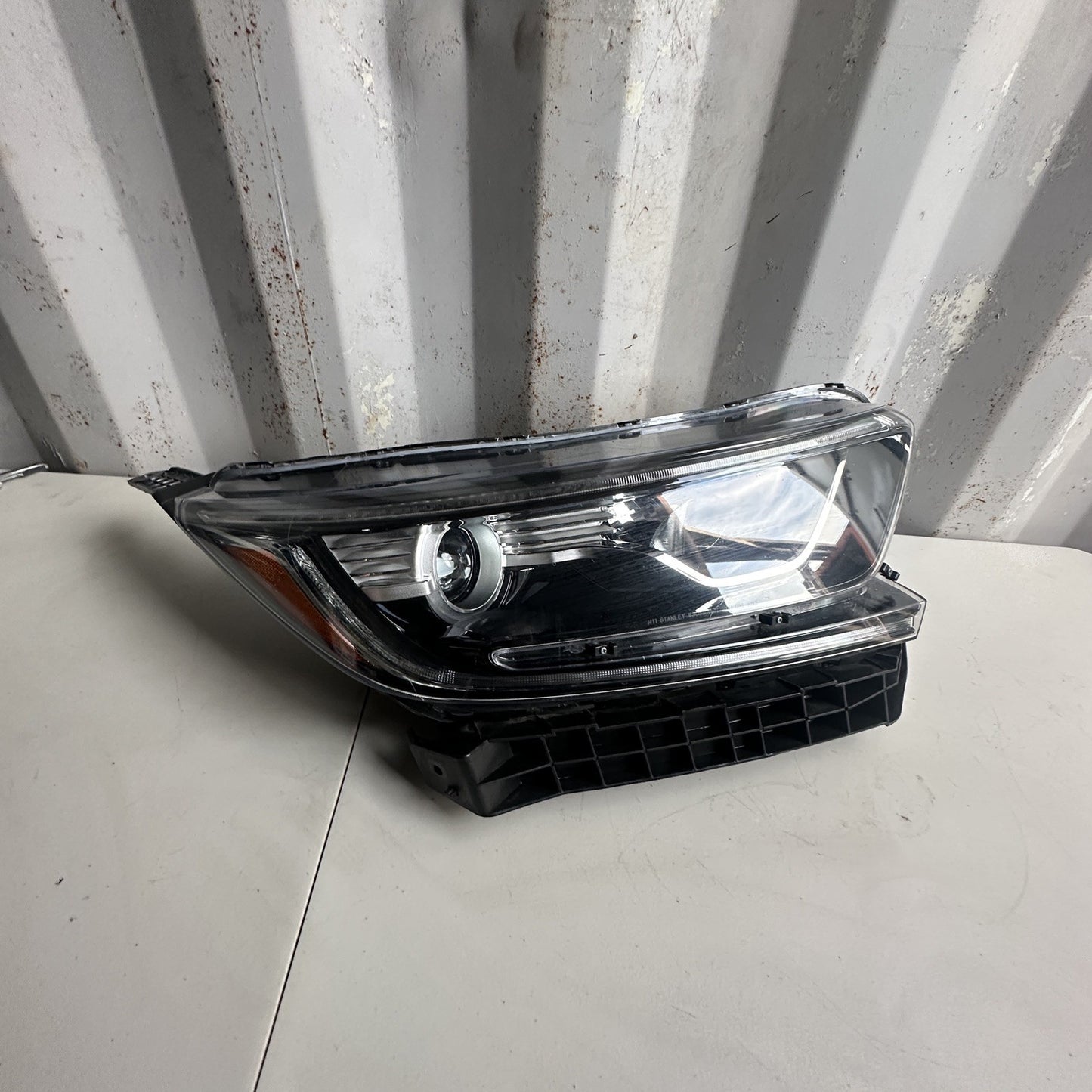   2017-2022 HONDA CR-V RIGHT PASSENGER SIDE HALOGEN HEADLIGHT OEM