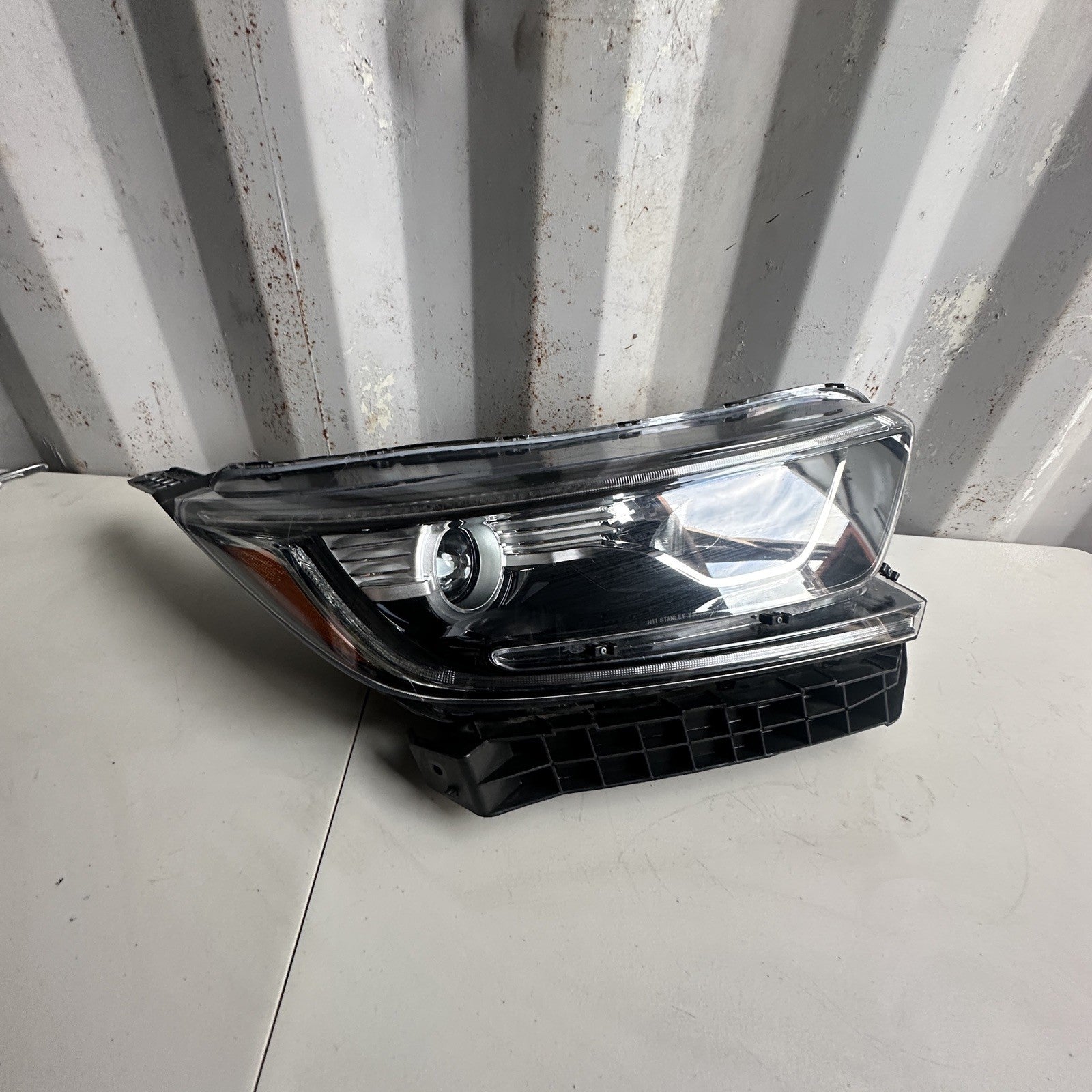   2017-2022 HONDA CR-V RIGHT PASSENGER SIDE HALOGEN HEADLIGHT OEM