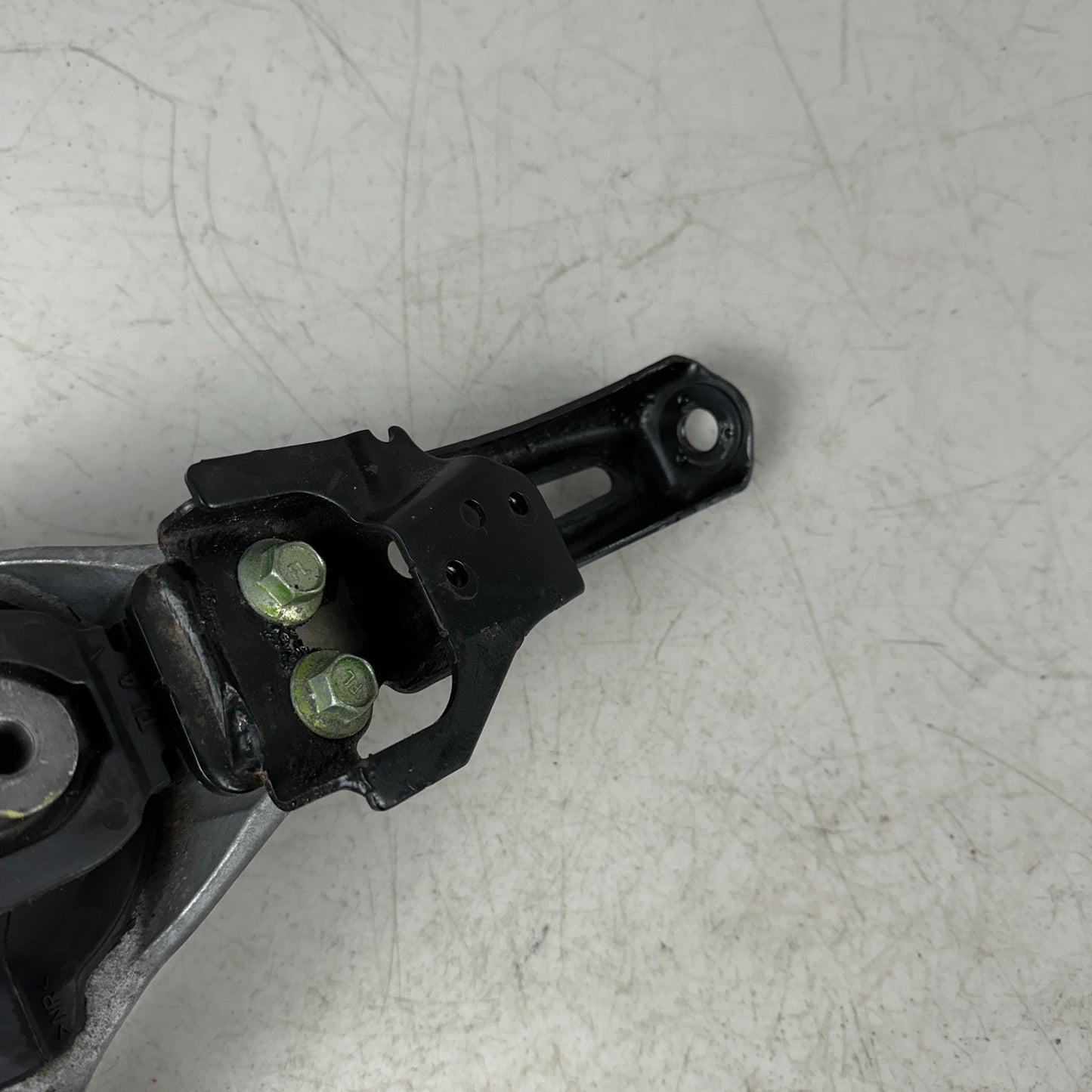 2017-2019 HONDA CR-V FRONT RIGHT PASSENGER SIDE ENIGNE MOTOR SUPPORT MOUNT OEM