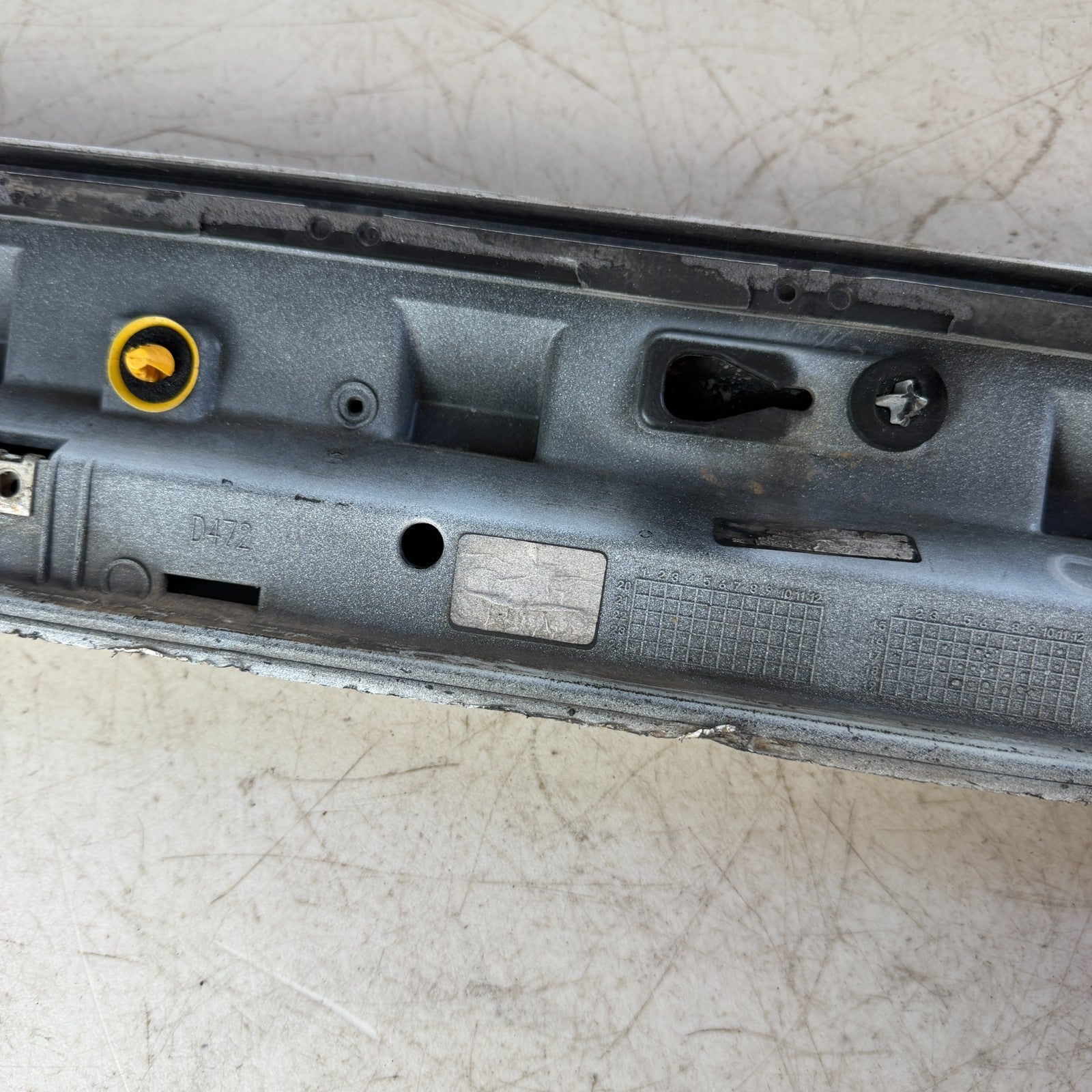 2017-2020 MASERATI LEVANTE FRONT RIGHT EXTERIOR LOWER DOOR TRIM MOLDING OEM