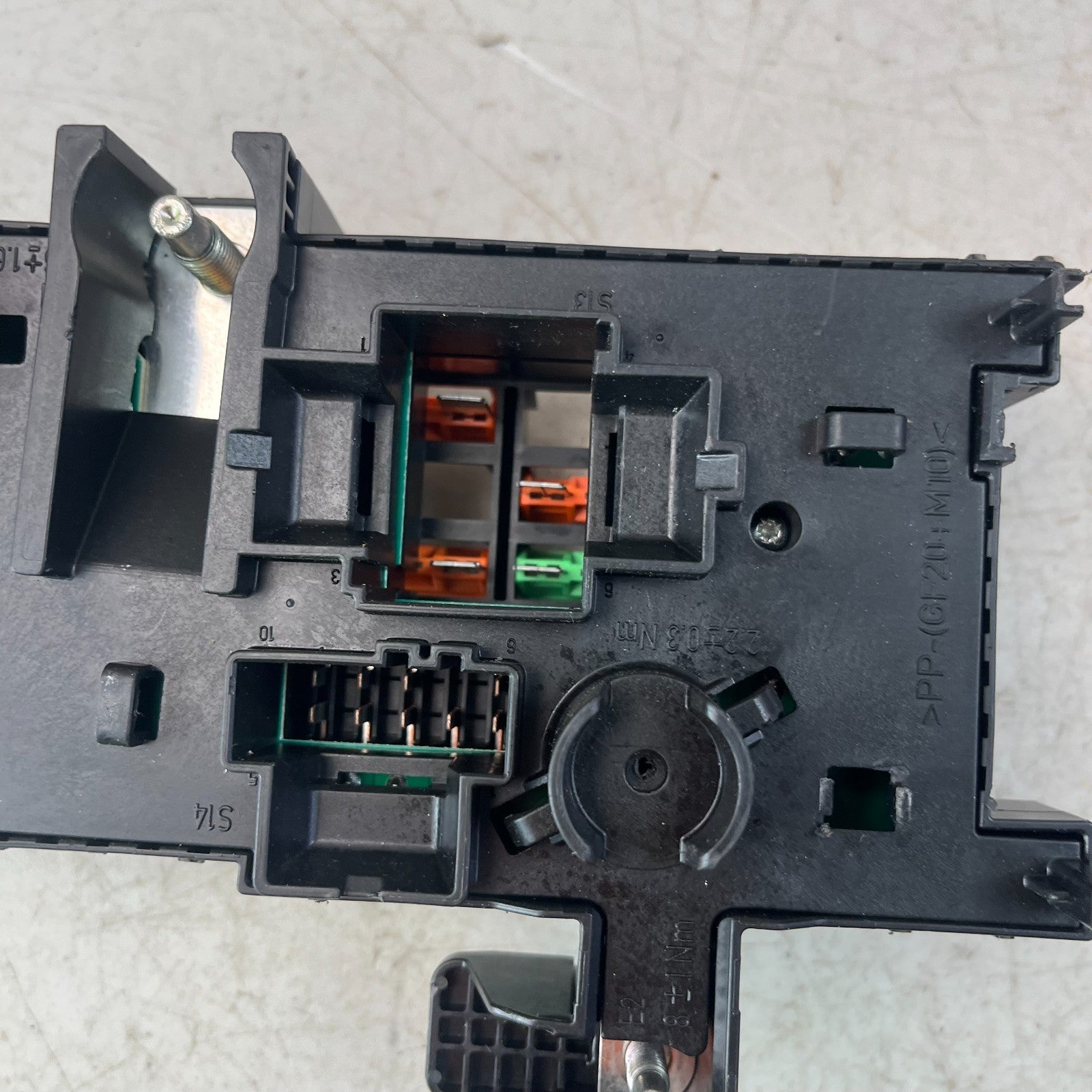 2015-2021 MERCEDES C300 REAR COMPARTMENT FUSE BOX RELAY MODULE UNIT A2059068501