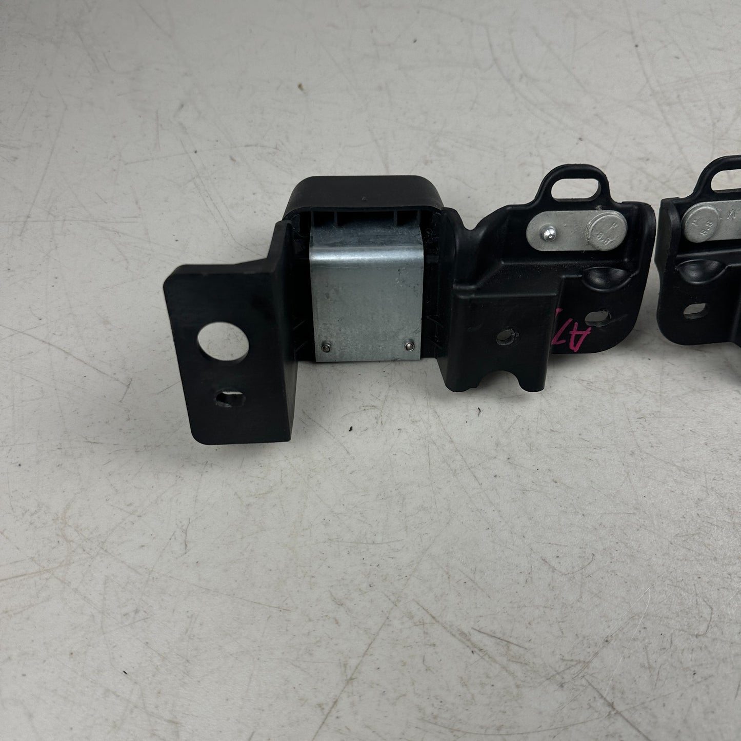 2014-2019 CHEVROLET CORVETTE C7 RIGHT & LEFT TOP ROOF STORAGE BRACKET BRACE OEM