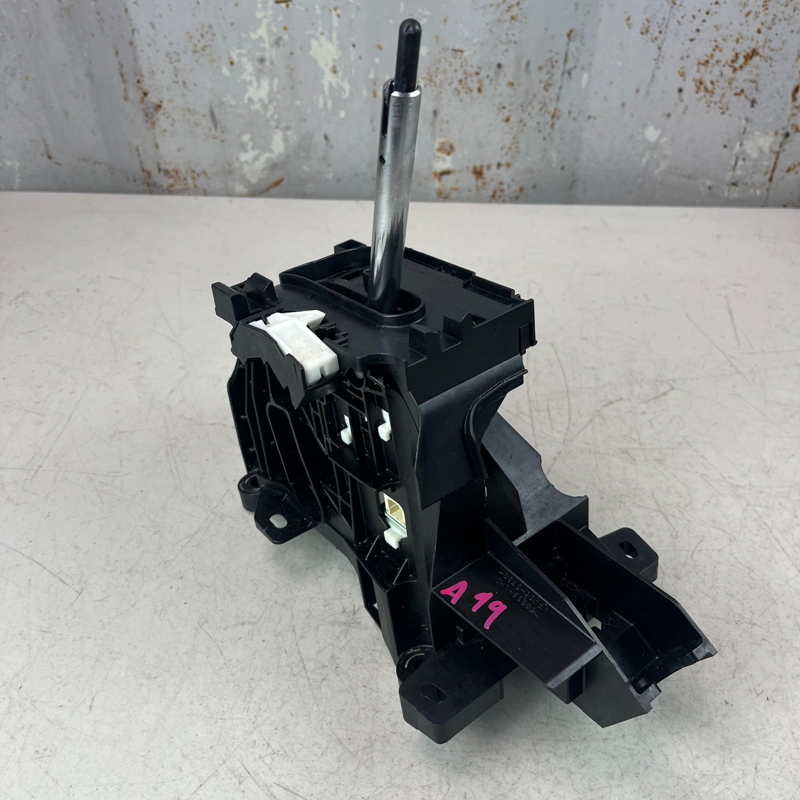 2019-2022 TOYOTA COROLLA AUTOMATIC TRANSMISSION GEAR SHIFTER SELECTOR 75G892 OEM