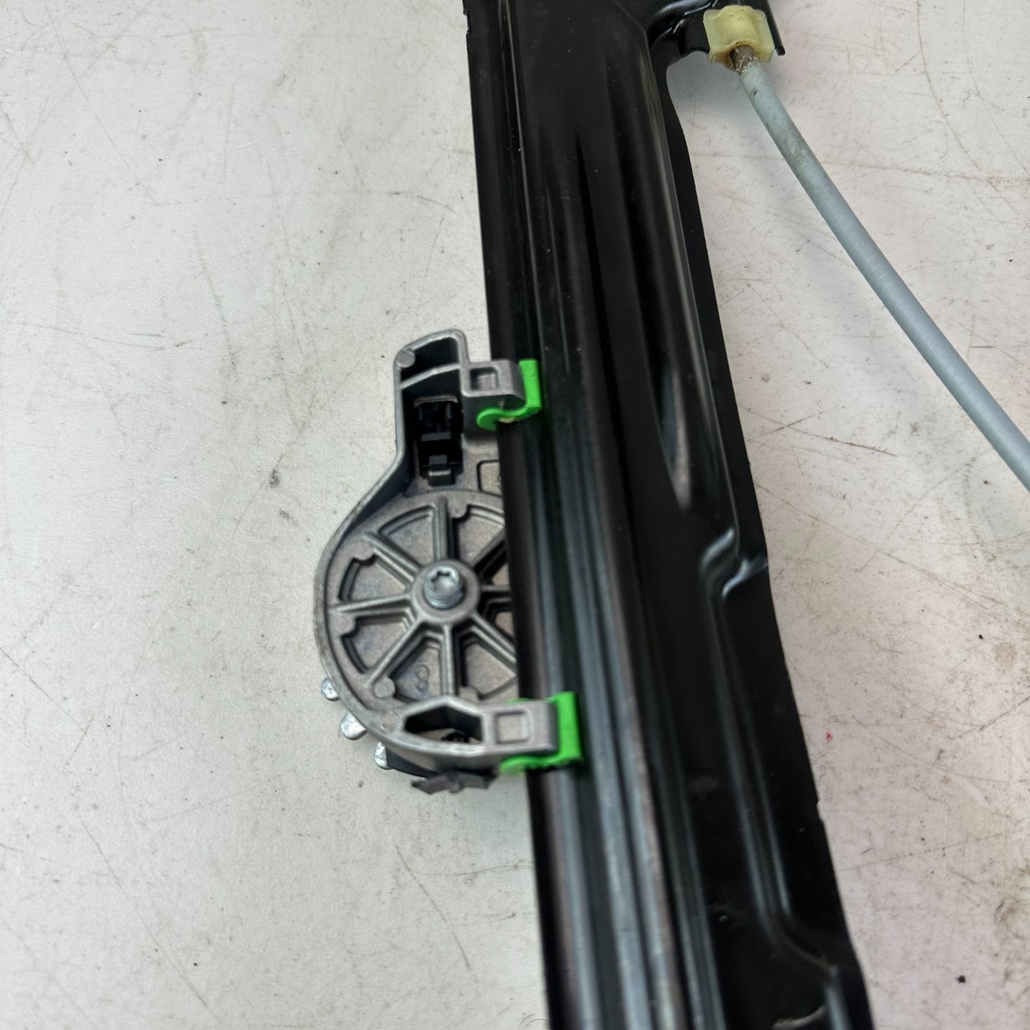 2017-2024 MASERATI LEVANTE REAR RIGHT PASSENGER DOOR WINDOW REGULATOR 670104205