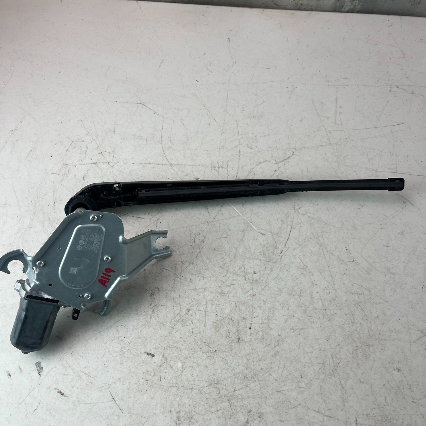 2017 - 2020 MASERATI LEVANTE REAR TAILGATE LIFTGATE BACK DOOR WIPER MOTOR OEM