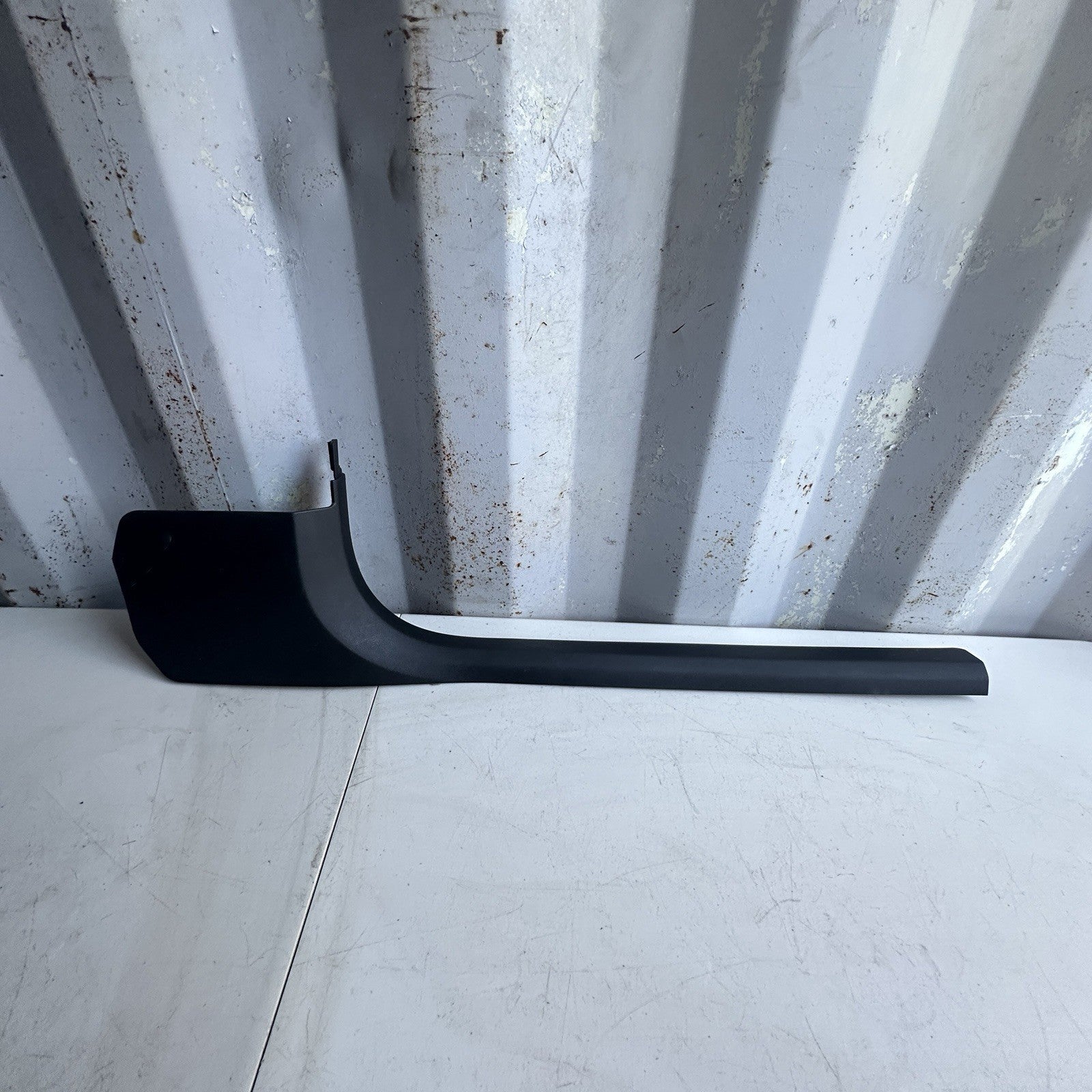 2014-2019 Chevy Corvette RH Right Passenger Carpet Retainer Jet Black Used Oem