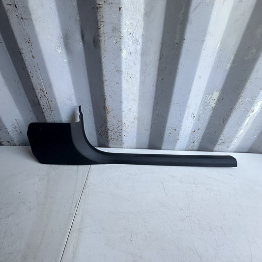 2014-2019 Chevy Corvette RH Right Passenger Carpet Retainer Jet Black Used Oem