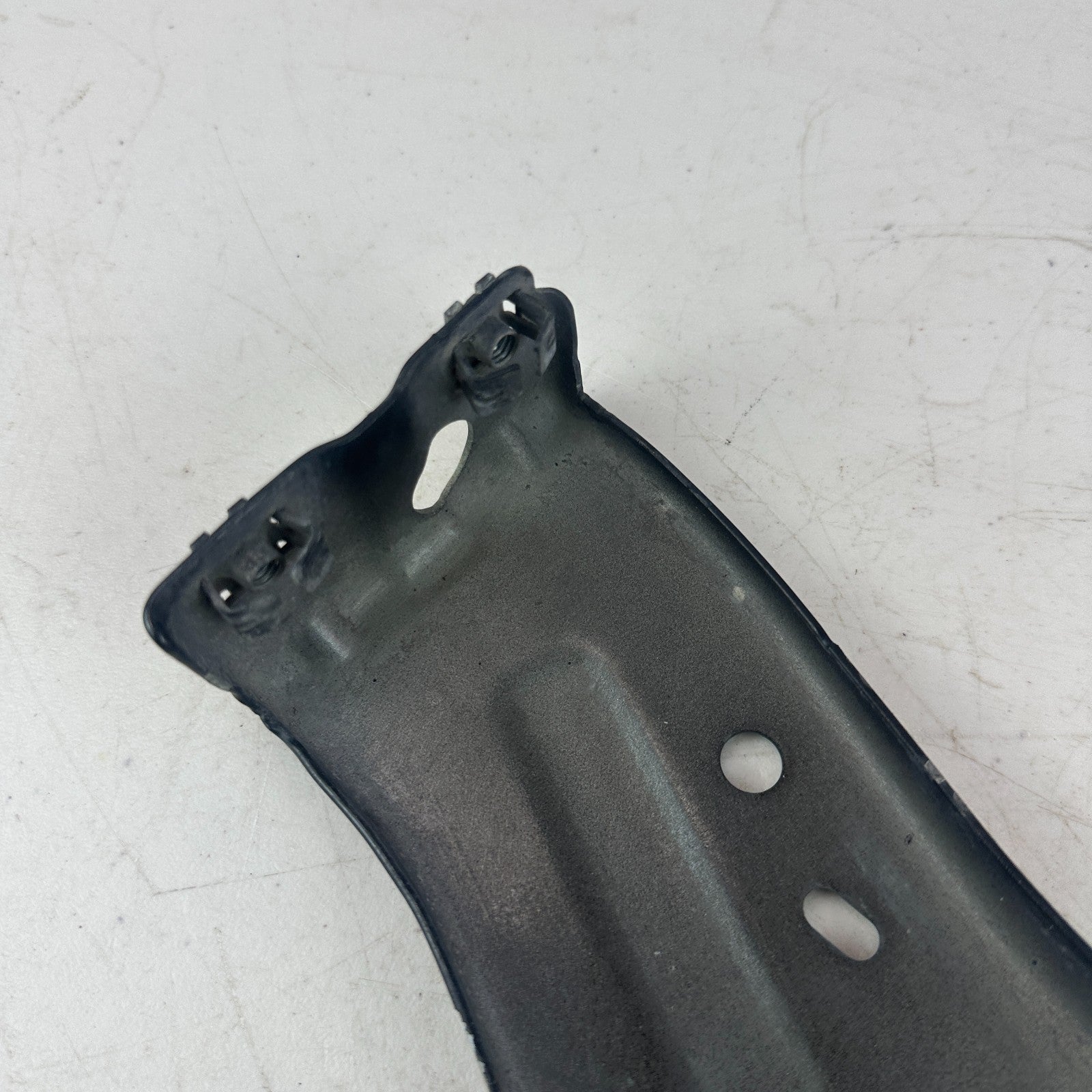 2016-2024 CHEVROLET CAMARO FRONT LEFT DRIVER FENDER SUPPORT BRACKET 84199117 OEM