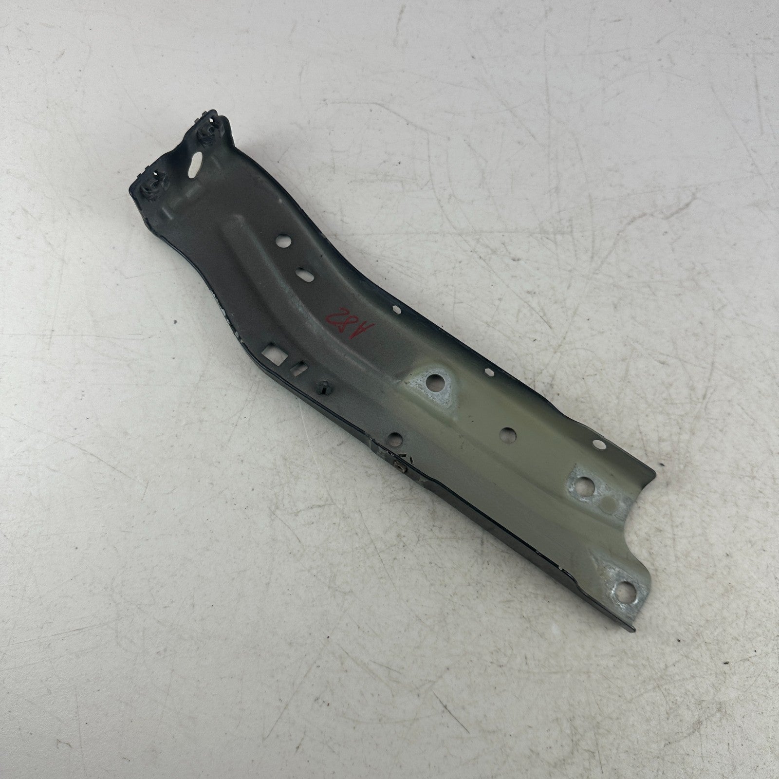 2016-2024 CHEVROLET CAMARO FRONT LEFT DRIVER FENDER SUPPORT BRACKET 84199117 OEM