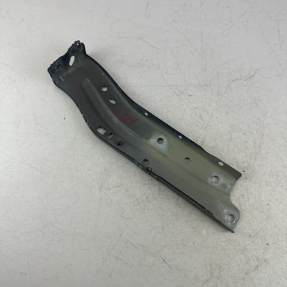 2016-2024 CHEVROLET CAMARO FRONT LEFT DRIVER FENDER SUPPORT BRACKET 84199117 OEM