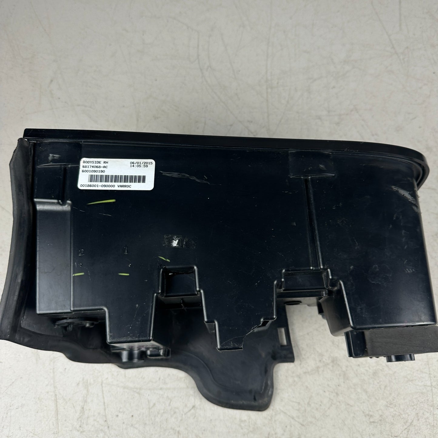 2015-2023 DODGE CHALLENGER REAR RIGHT SIDE OUTER TAILLIGHT TAIL LIGHT LAMP OEM