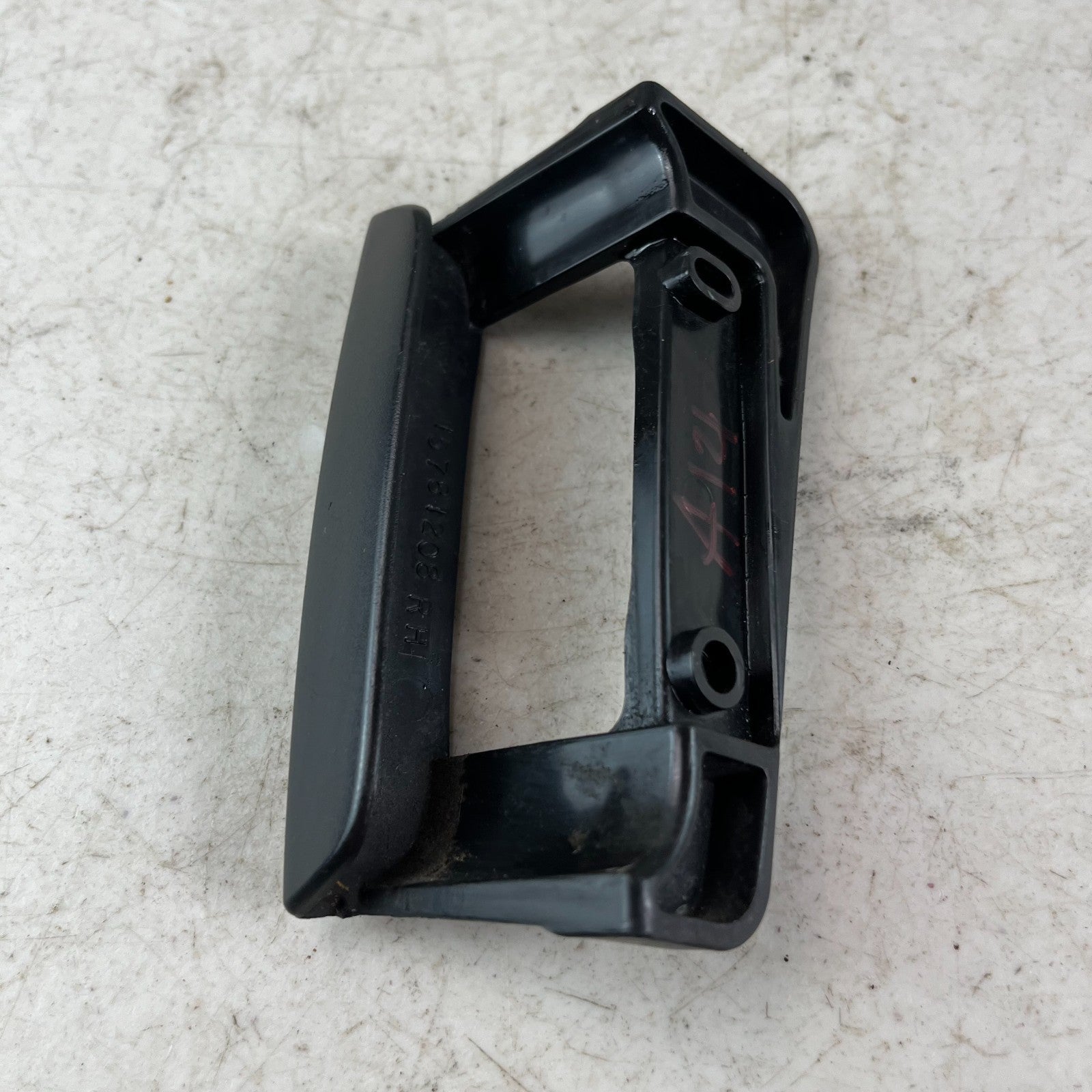 05-13 CHEVY CORVETTE RIGHT PASSENGER SIDE EXTERIOR DOOR HANDLE SWITCH BEZEL OEM