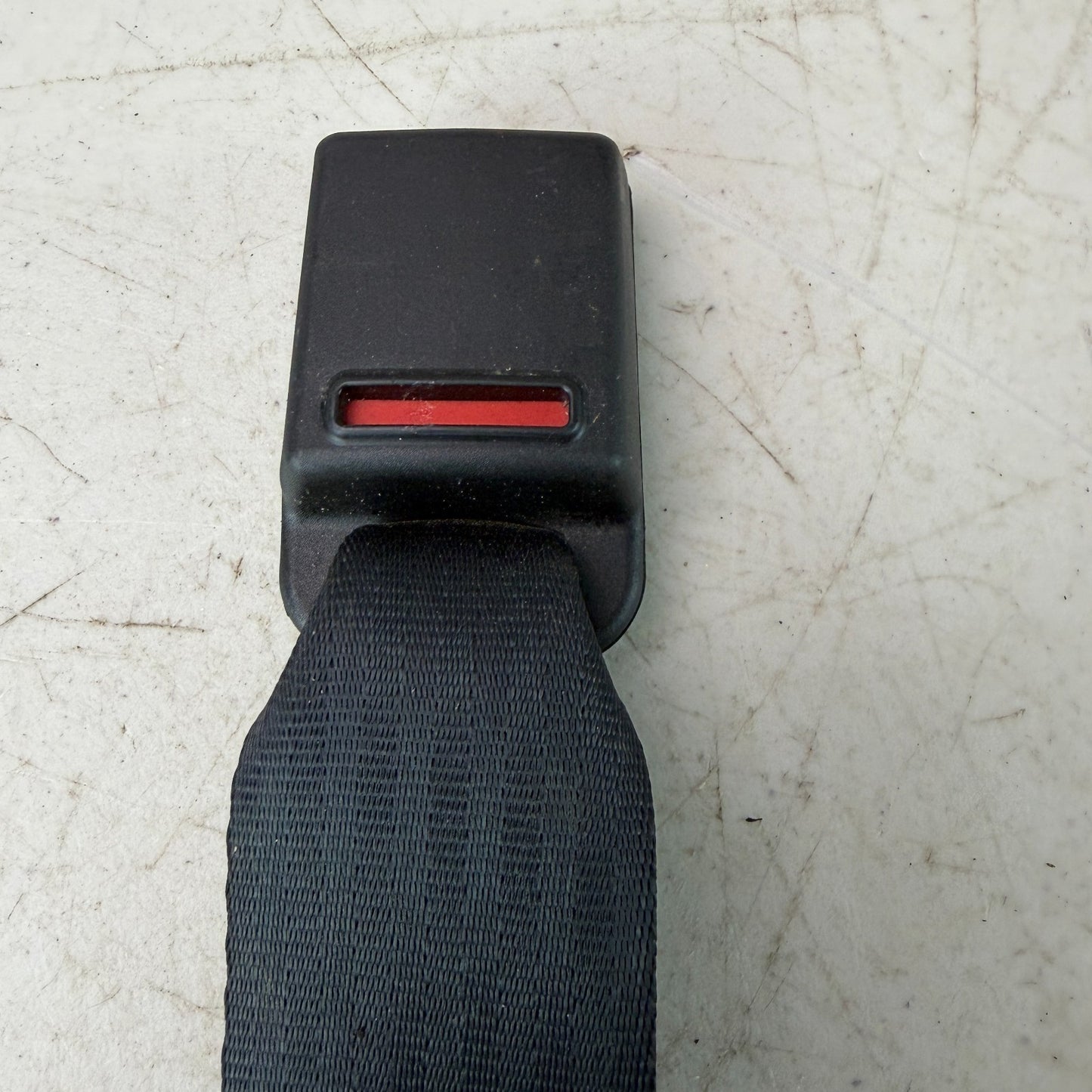 2017-2020 MASERATI LEVANTE REAR LEFT CENTER SEAT BELT BUCKLE END 06700995440 OEM