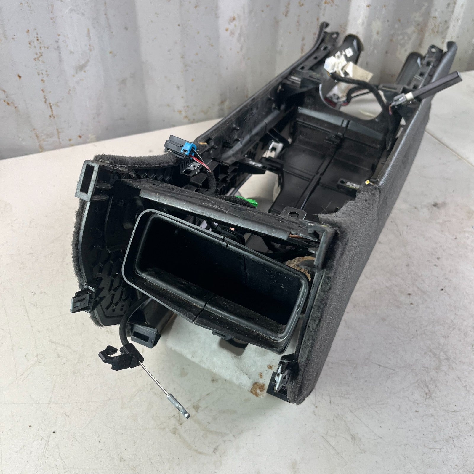 08-15 CADILLAC CTS-V FRONT CENTER CONSOLE FLOOR BASE FRAME PANEL 25801211 OEM