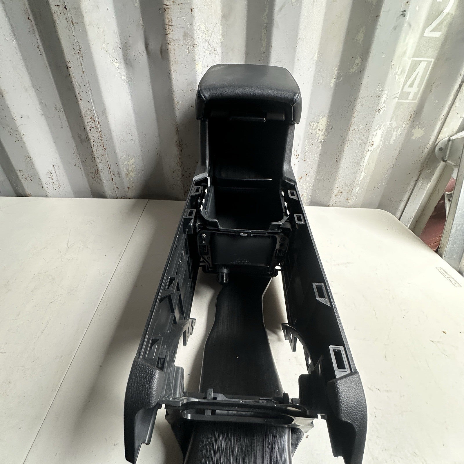 2016-2020 Kia SORENTO Center Console Armrest Lid Storage Assembly