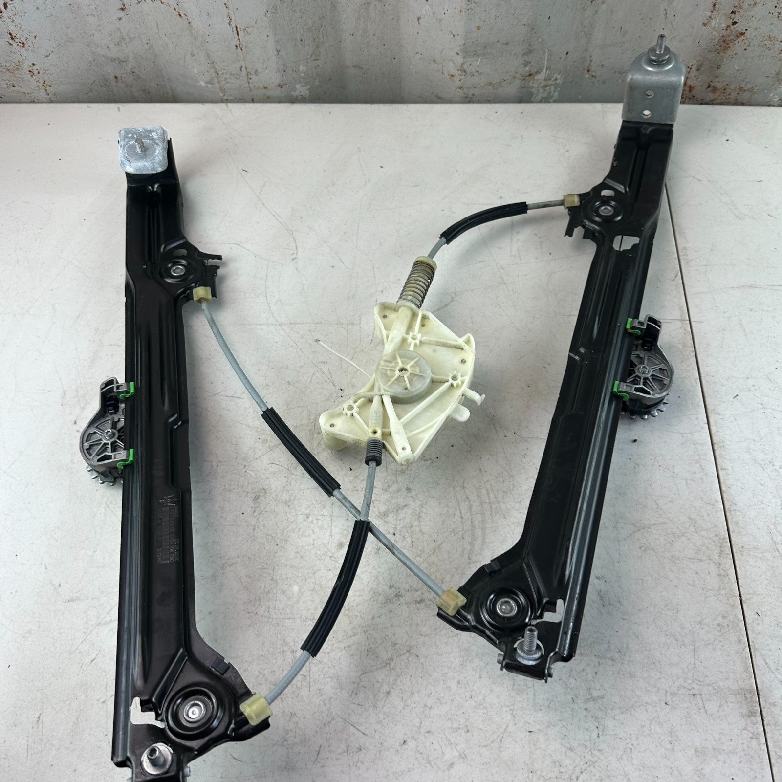 2017-2024 MASERATI LEVANTE REAR RIGHT PASSENGER DOOR WINDOW REGULATOR 670104205
