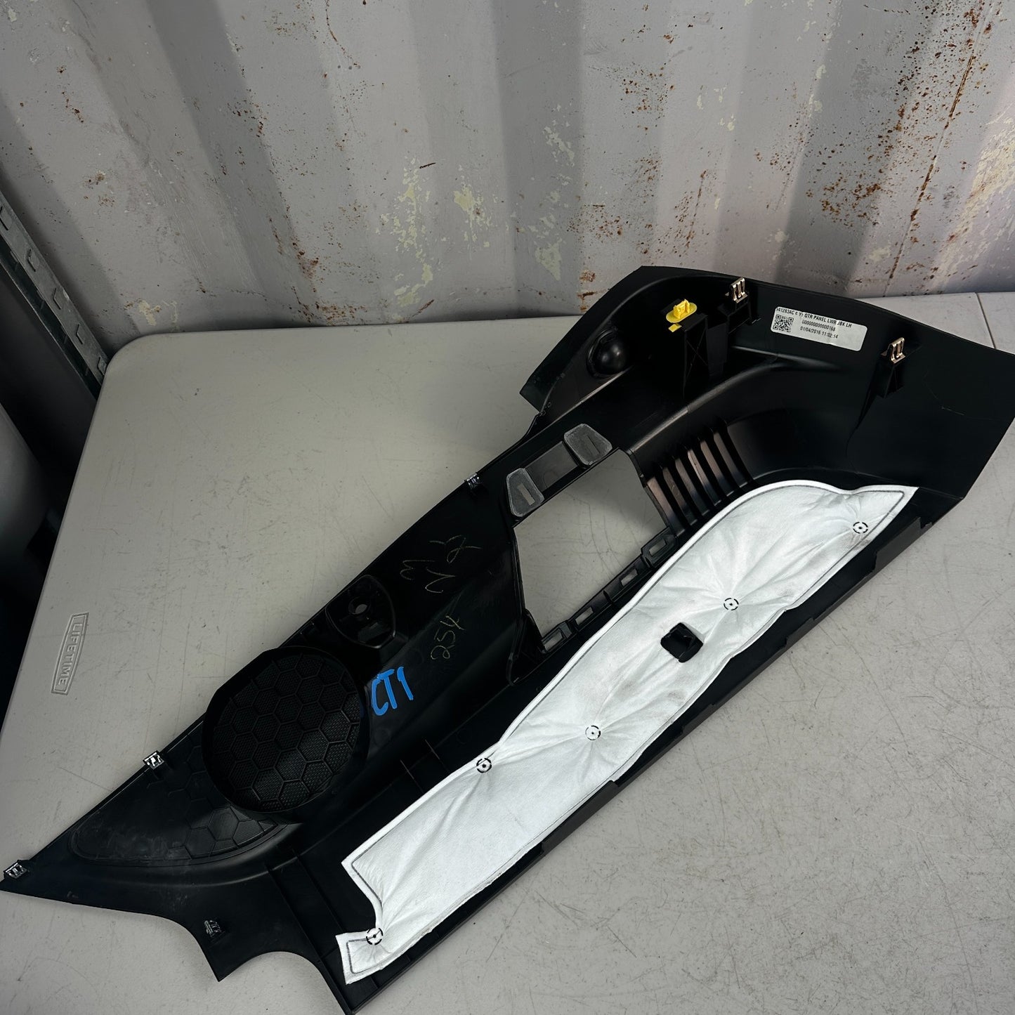 14-19 CHEVROLET CORVETTE C7 REAR LEFT DRIVER SIDE LOWER QUARTER TRIM PANEL OEM