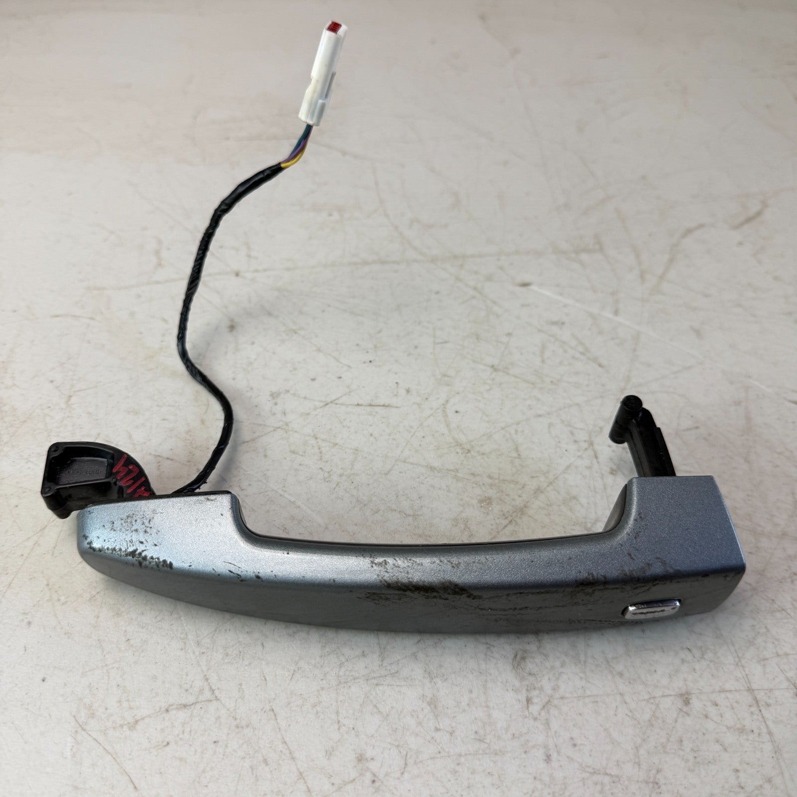 2016-2024 CHEVROLET CAMARO ZL1 FRONT LEFT DRIVER SIDE EXTERIOR DOOR HANDLE OEM
