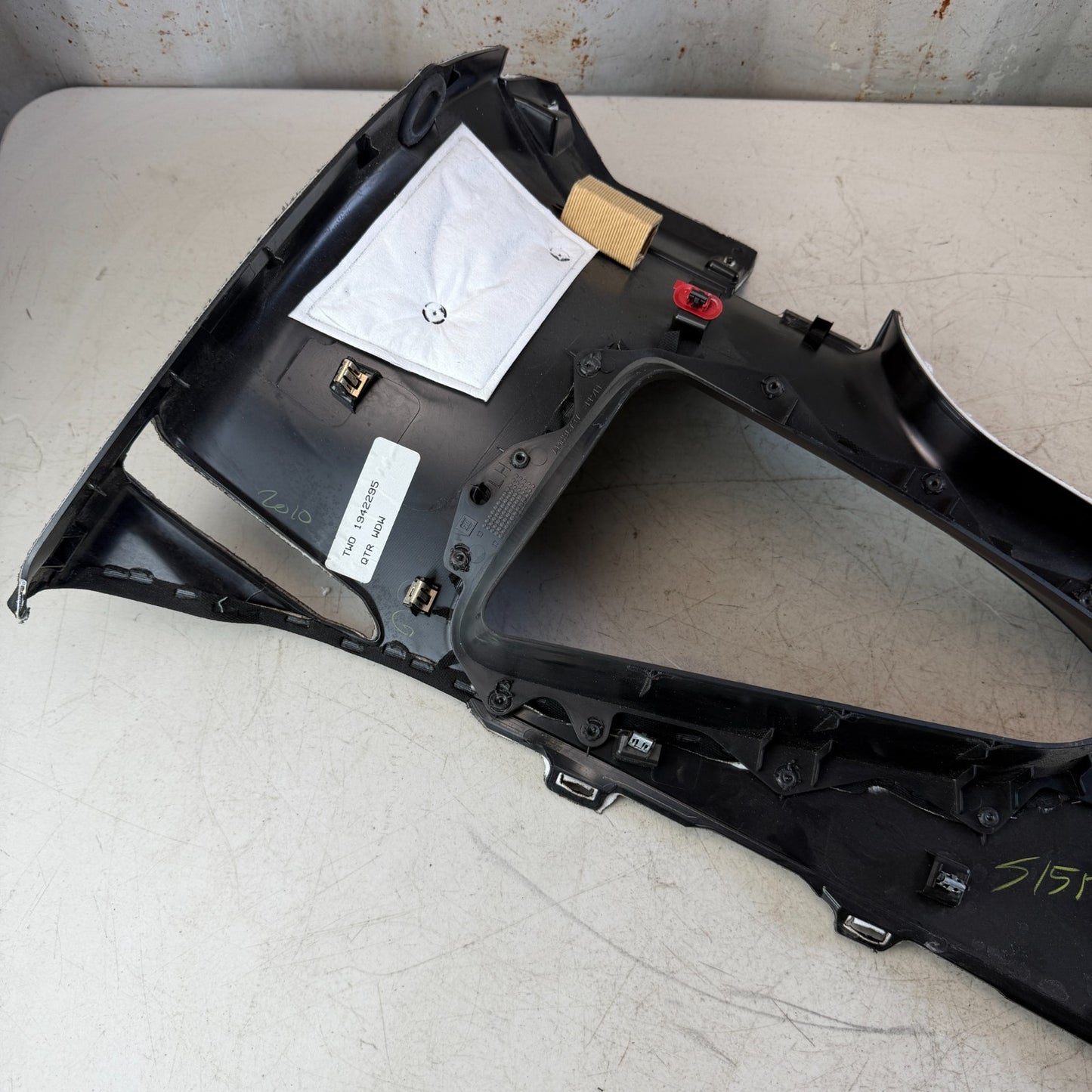 14-19 CHEVROLET CORVETTE C7 REAR LEFT DRIVER QUARTER WINDOW TRIM 23114075 OEM