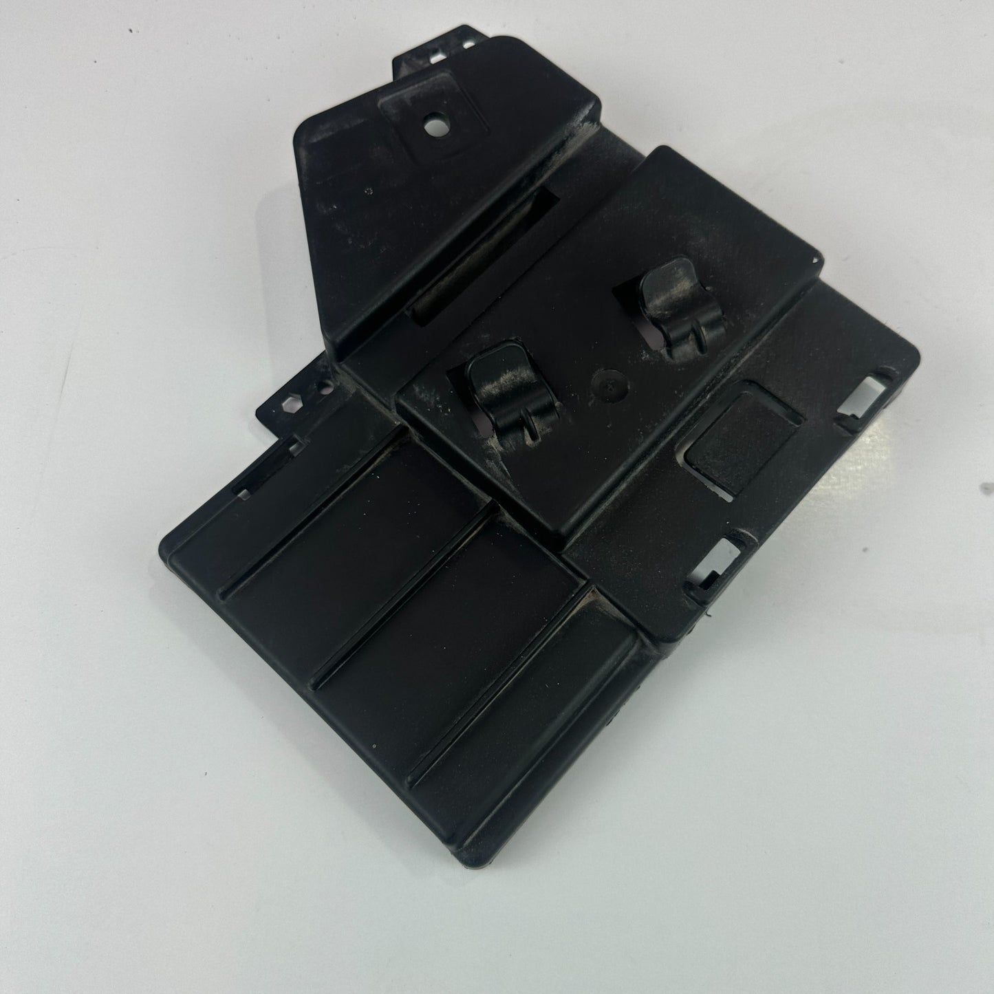 2014-2019 CHEVROLET CORVETTE ACTIVE AIR SUSPENSION CONTROL MODULE UNIT BRACKET