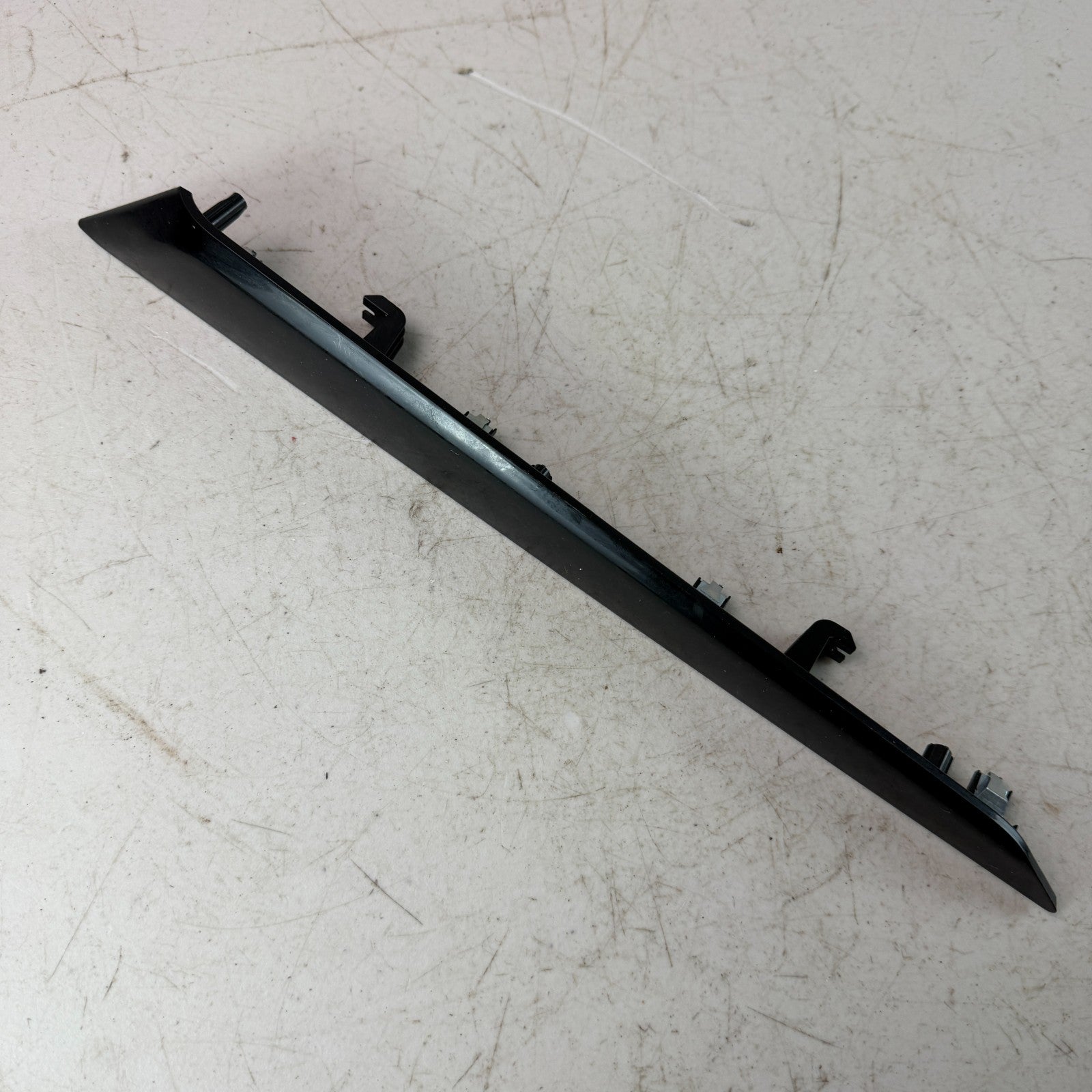 2017-2020 MASERATI LEVANTE FRONT LEFT DRIVER DOOR MOLDING TRIM PANEL 80386 OEM