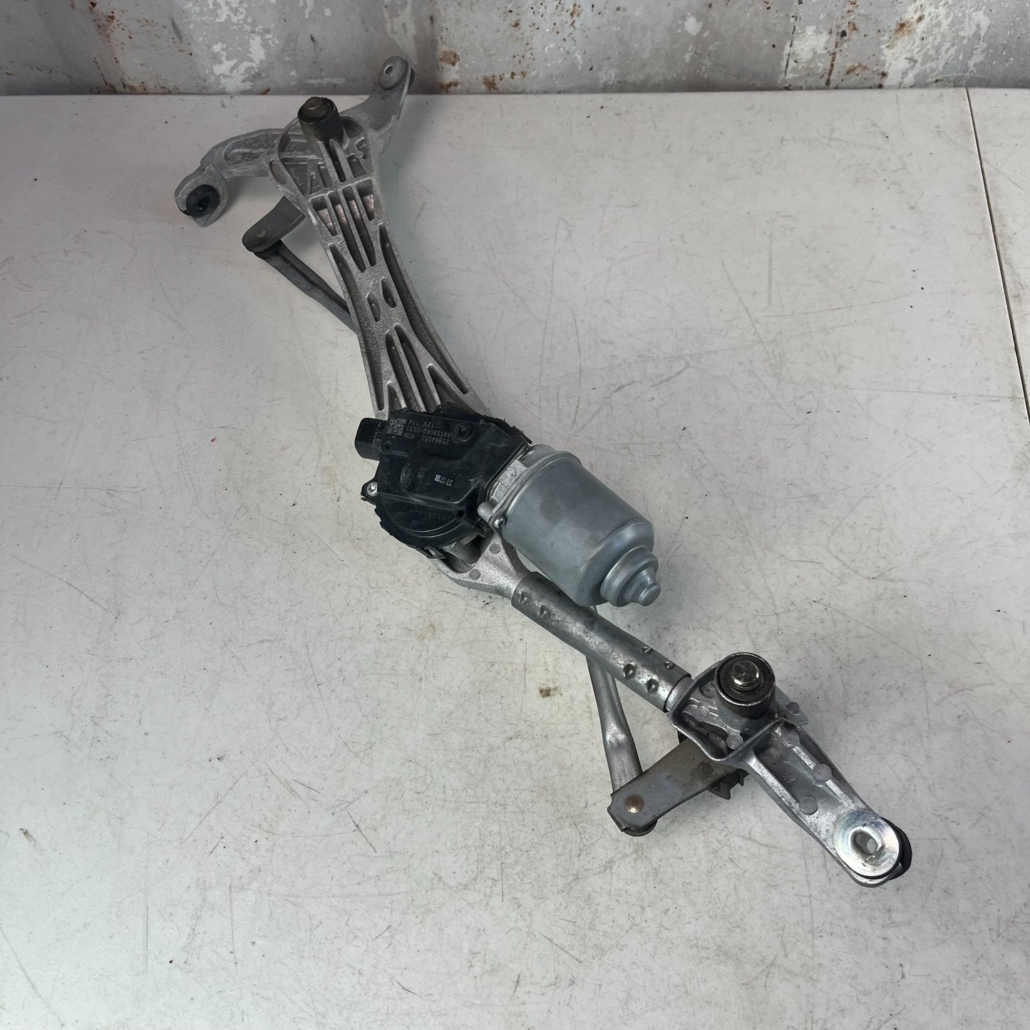 2008-2015 CADILLAC CTS-V FRONT WINDSHIELD WIPER MOTOR W/ LINKAGE 25864052 OEM