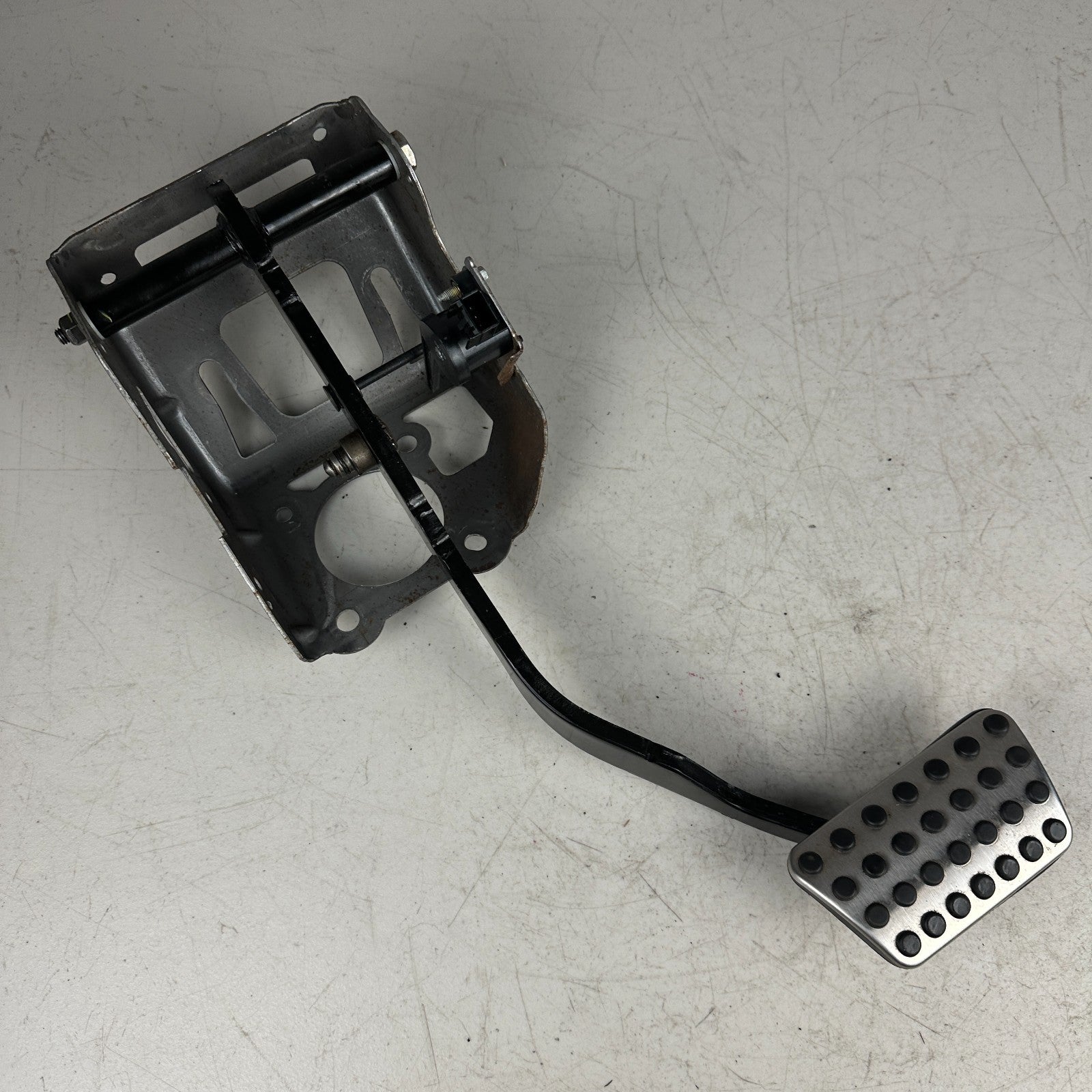 2015-2023 DODGE CHALLENGER FLOOR BRAKE STOP PEDAL PAD W/ BRACKET SUPPORT OEM