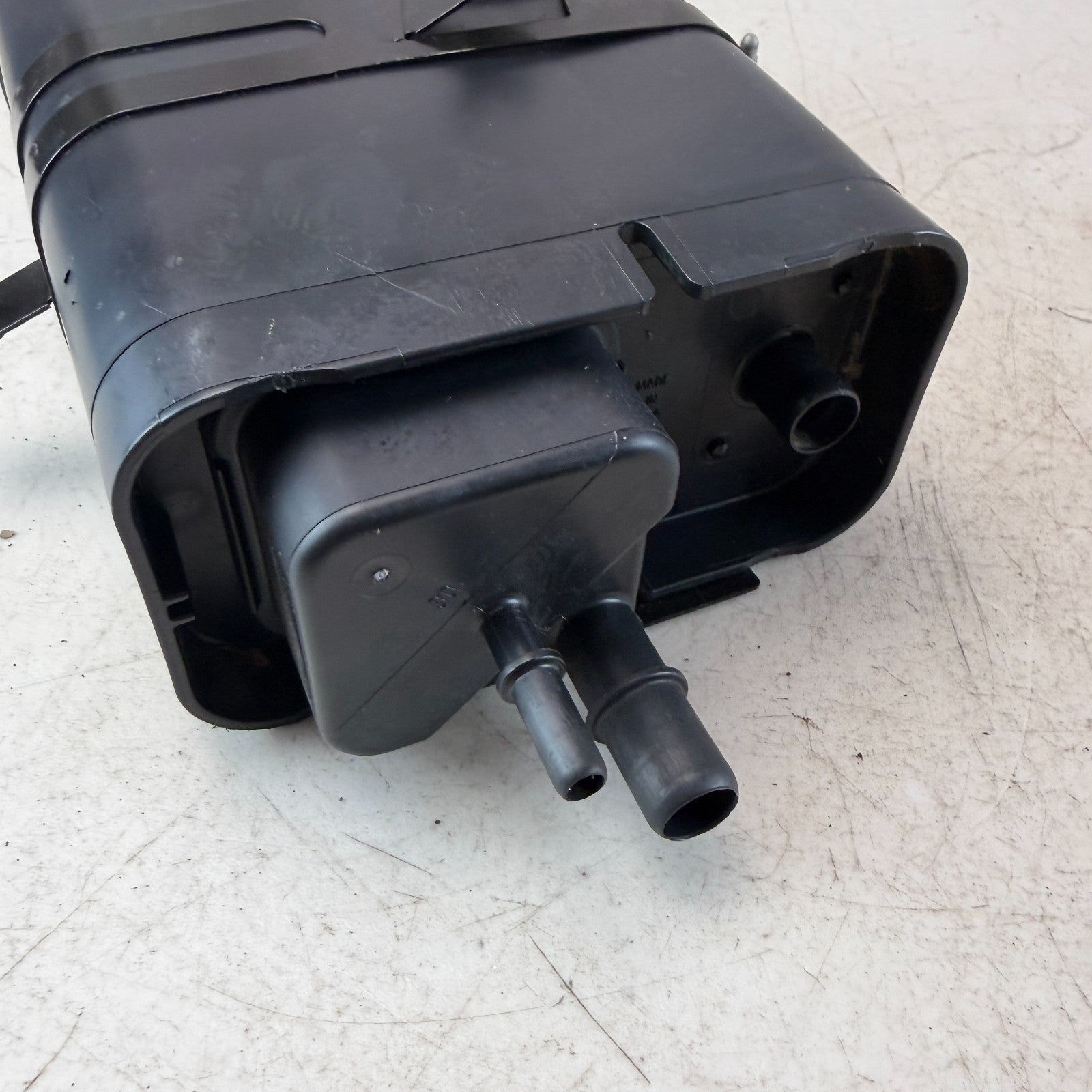 05-13 CHEVROLET CORVETTE C6 FUEL VAPOR EVAPORATOR CHARCOAL CANISTER 17098136 OEM