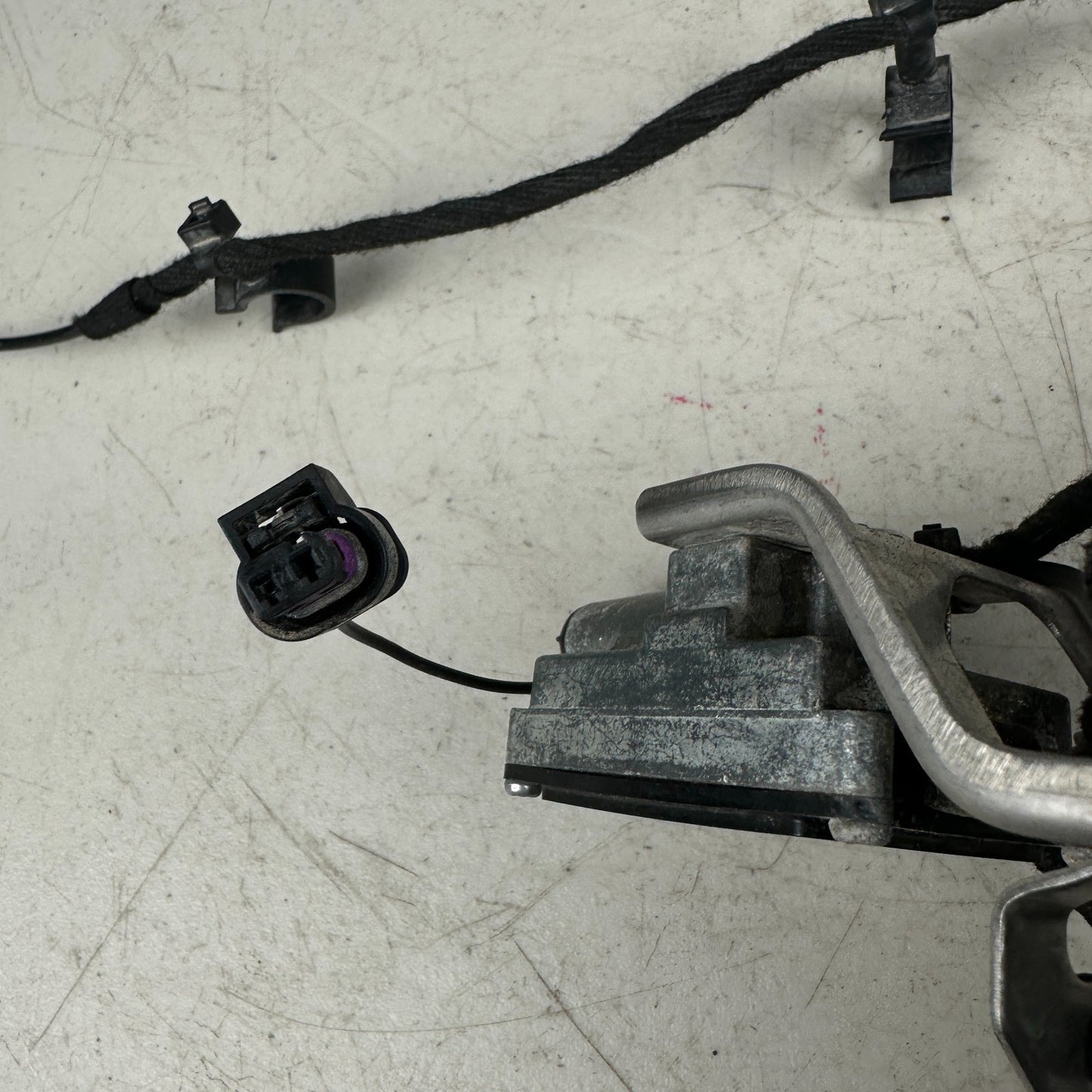 2014-2019 CORVETTE C7 REAR LEFT SIDE RADIO AMPLIFIER ANTENNA MODULE 23169961 OEM