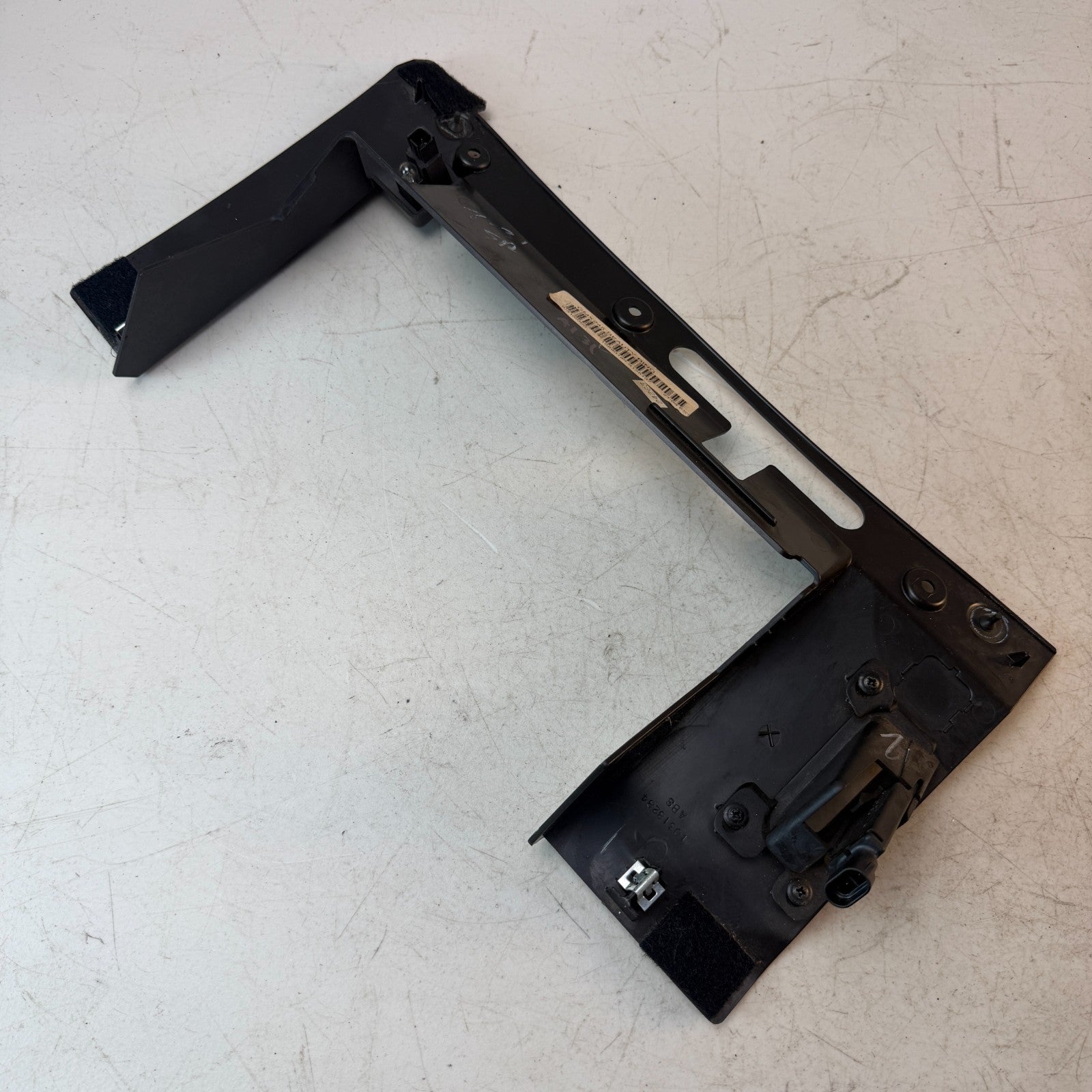 2005-2013 CHEVROLET CORVETTE C6 FRONT LEFT DRIVER SIDE GLOVE BOX FRAME TRIM OEM