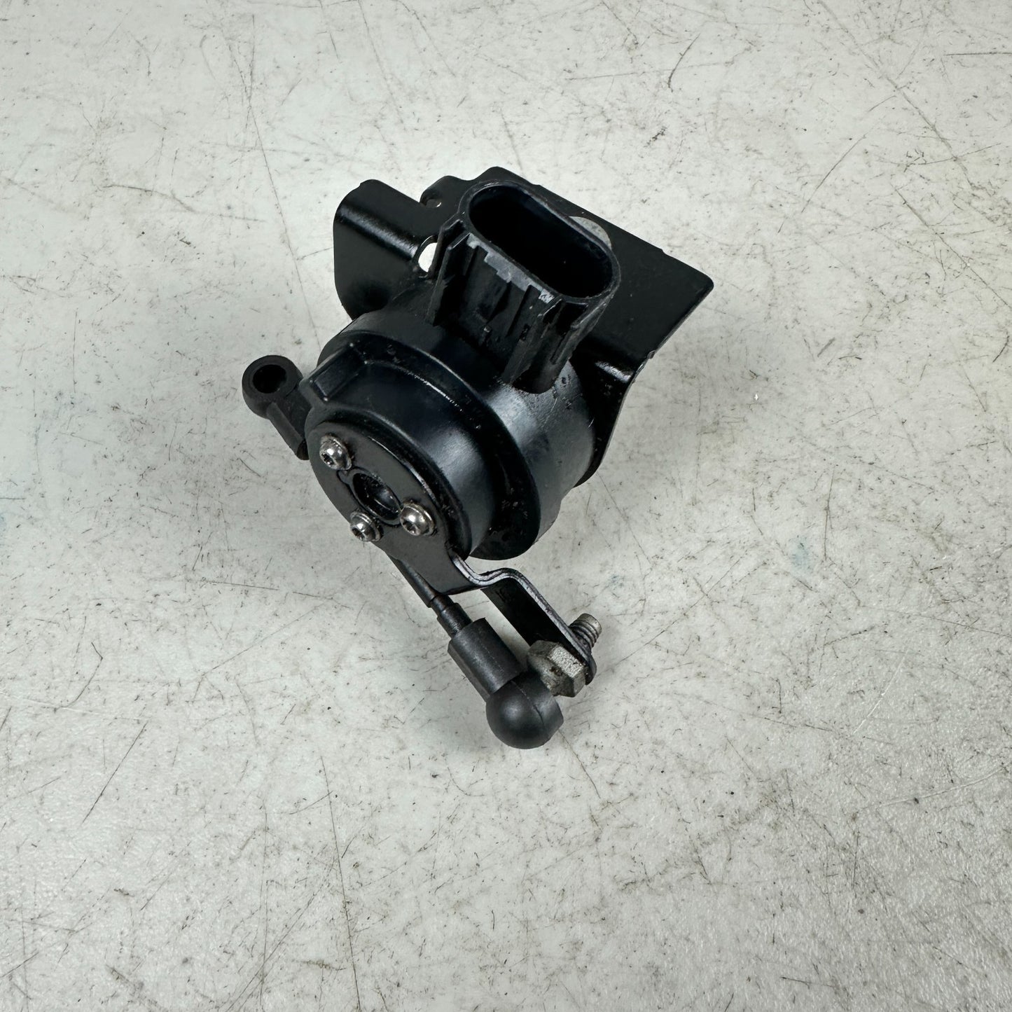 2014-2019 CHEVROLET CORVETTE C7 FRONT LEFT SIDE HEADLIGHT LEVEL RIDE SENSOR OEM