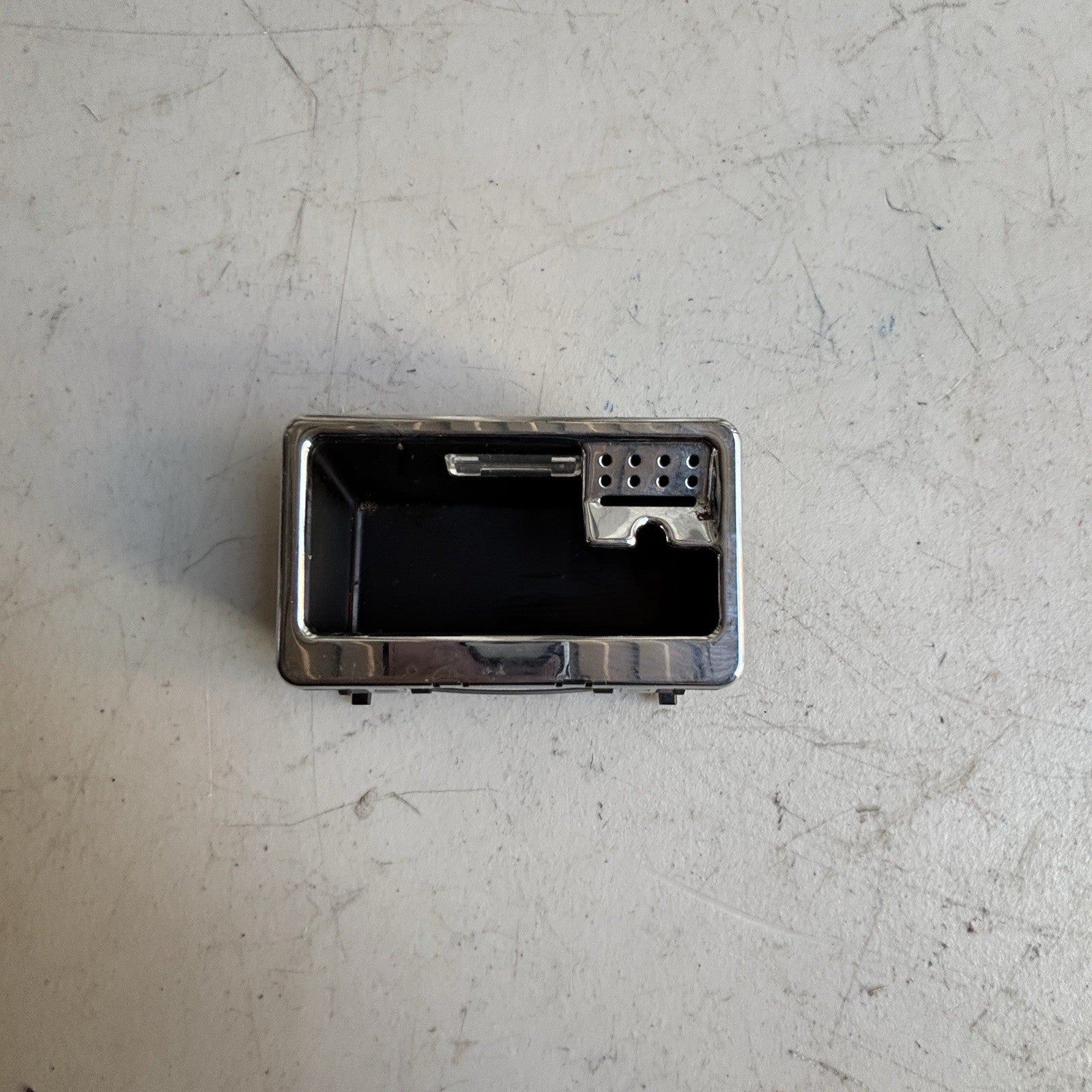 2008-14 Mercedes C300 C350 Front Center Ashtray Insert OEM A2048100330 TS0291