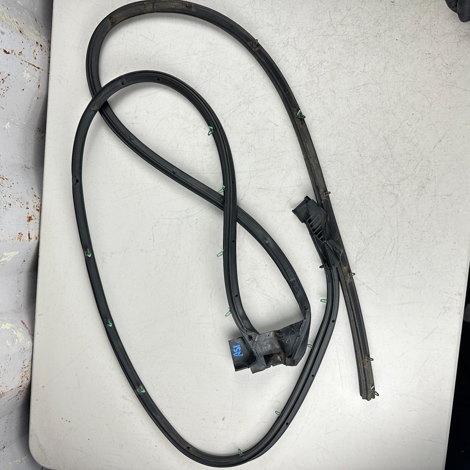 05-13 CHEVROLET CORVETTE FRONTLEFT DRIVER SIDE DOOR WEATHERSTRIP RUBBER SEAL OEM