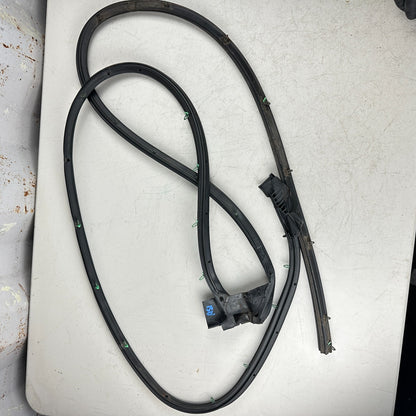 05-13 CHEVROLET CORVETTE FRONTLEFT DRIVER SIDE DOOR WEATHERSTRIP RUBBER SEAL OEM