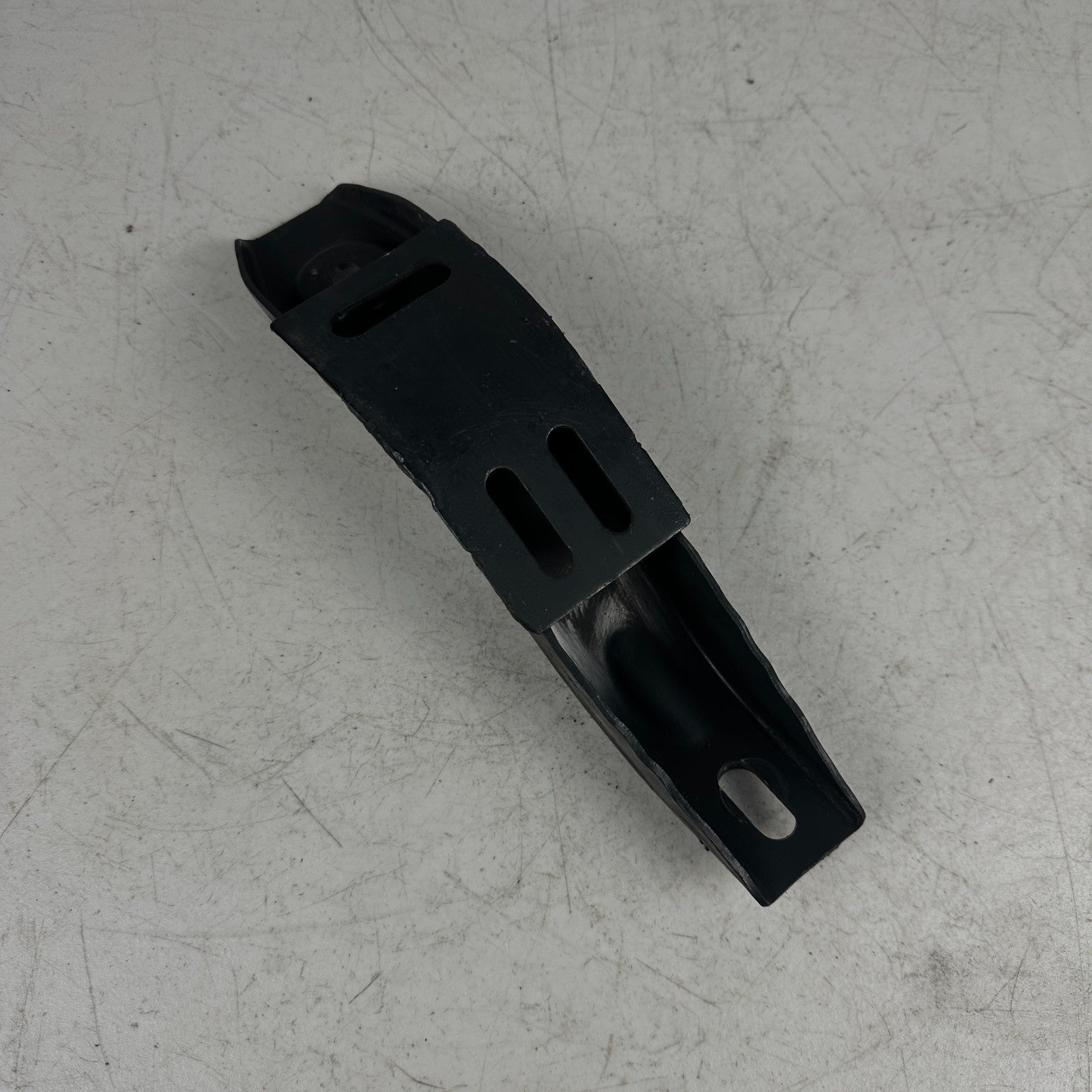 2016-2024 CHEVROLET CAMARO REAR LEFT SIDE CROSSMEMBER MOUNT BRACKET 23227530 OEM
