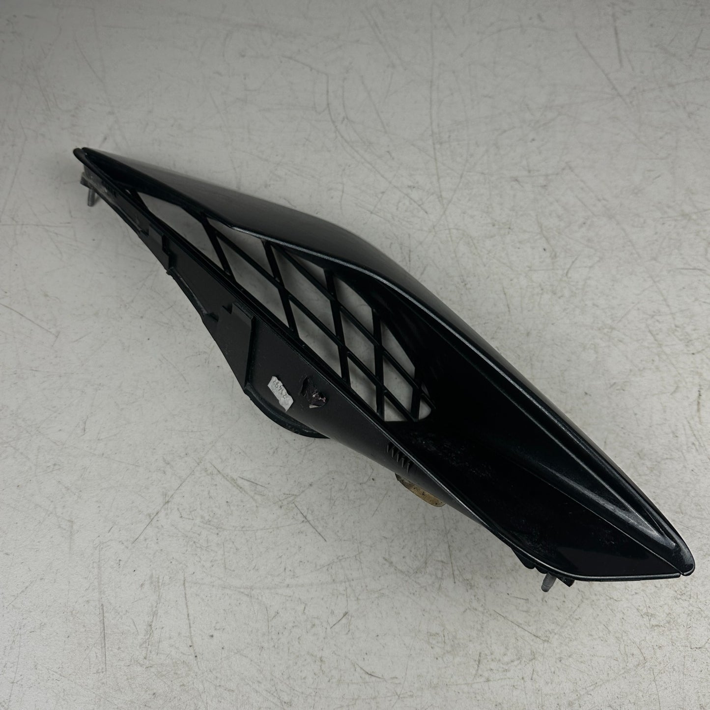 2014-2019 CHEVROLET CORVETTE RIGHT SIDE QAURTER PANEL SCOOP VENT BEZEL 23126296