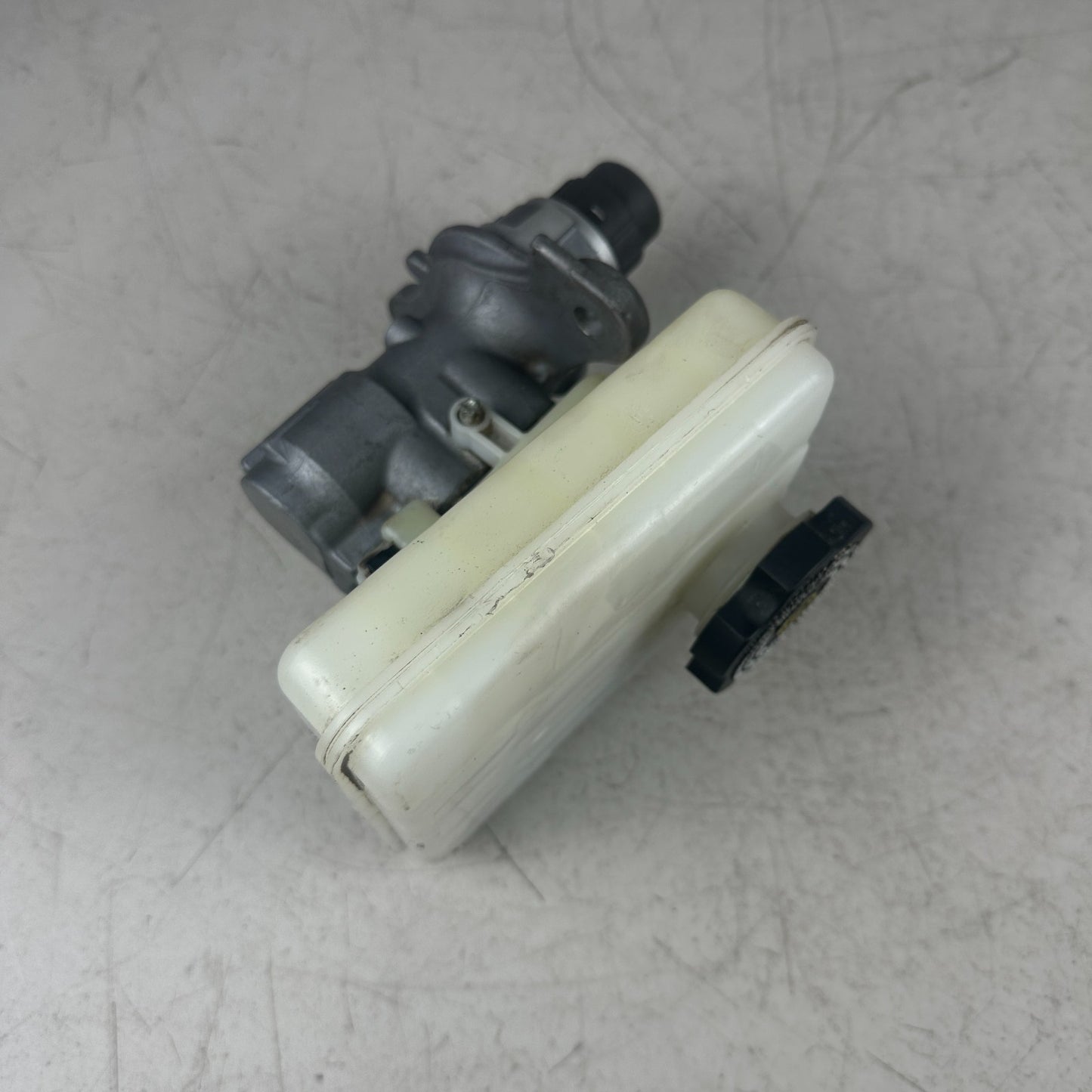 14-19 CHEVROLET CORVETTE C7 BRAKE MASTER CYLINDER W/ RESERVOIR TANK 32670188 OEM