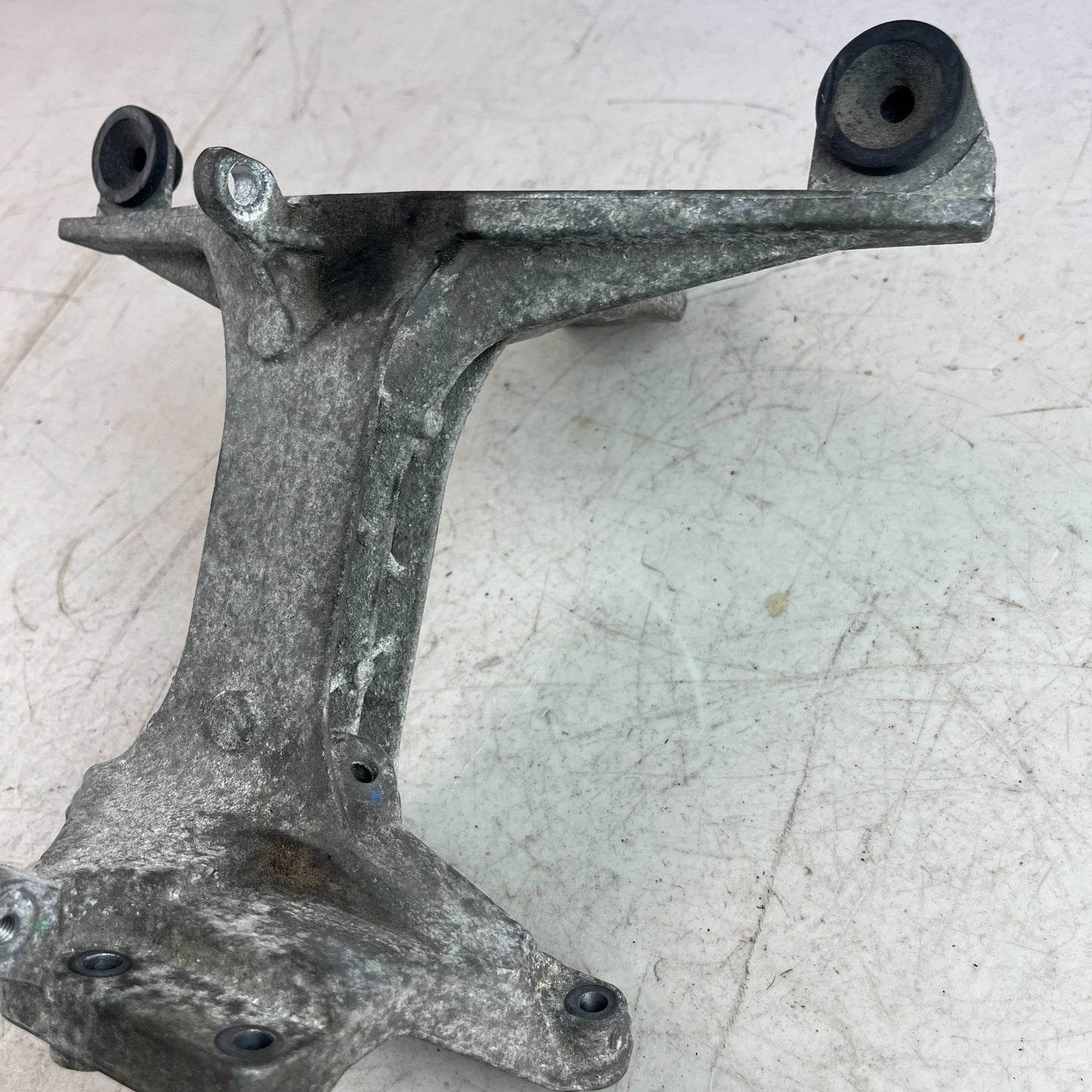 2015 - 2018 MERCEDES W205 C300 2.0L INTERCOOLER SUPPORT BRACKET A2740981439 OEM