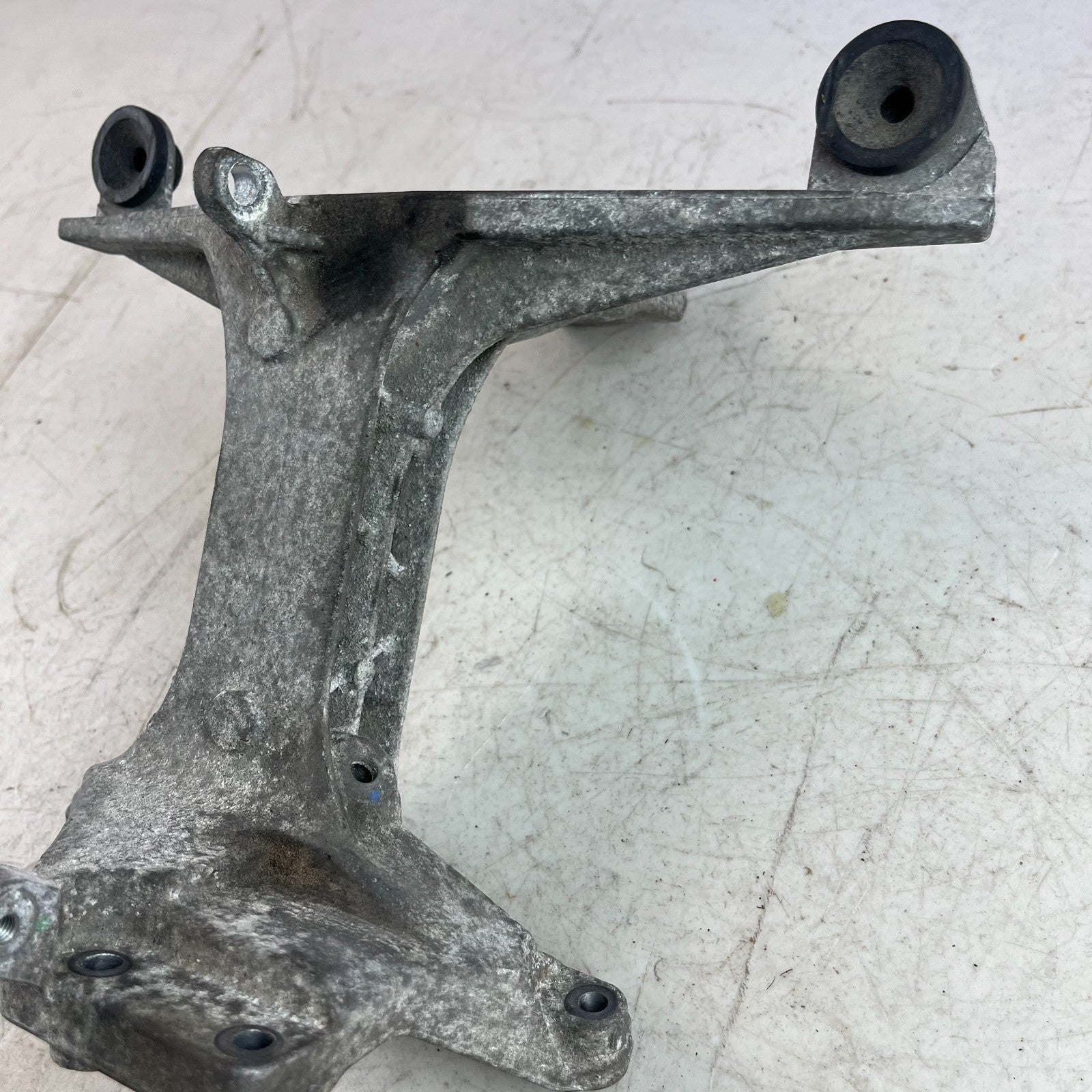 2015 - 2018 MERCEDES W205 C300 2.0L INTERCOOLER SUPPORT BRACKET A2740981439 OEM