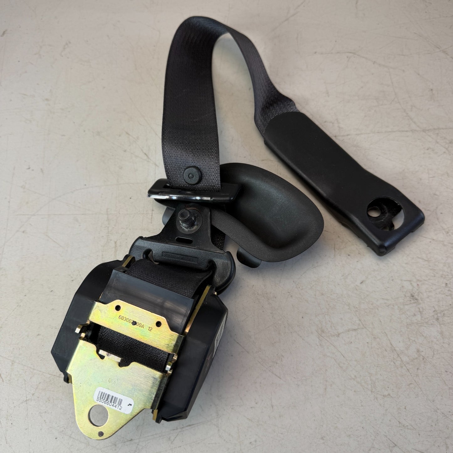 05-13 CHEVROLET CORVETTE C6 FRONT LEFT SEATBELT SEAT BELT RETRACTOR BLACK OEM
