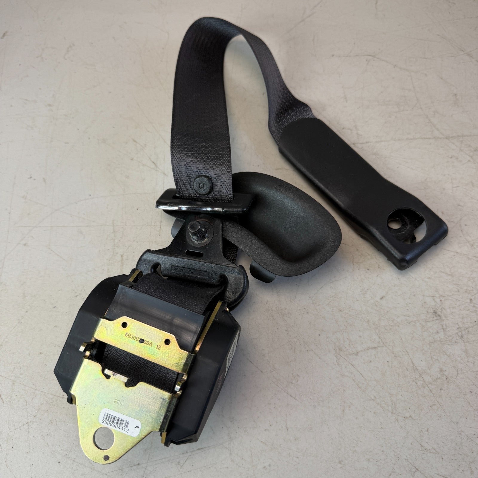 05-13 CHEVROLET CORVETTE C6 FRONT LEFT SEATBELT SEAT BELT RETRACTOR BLACK OEM