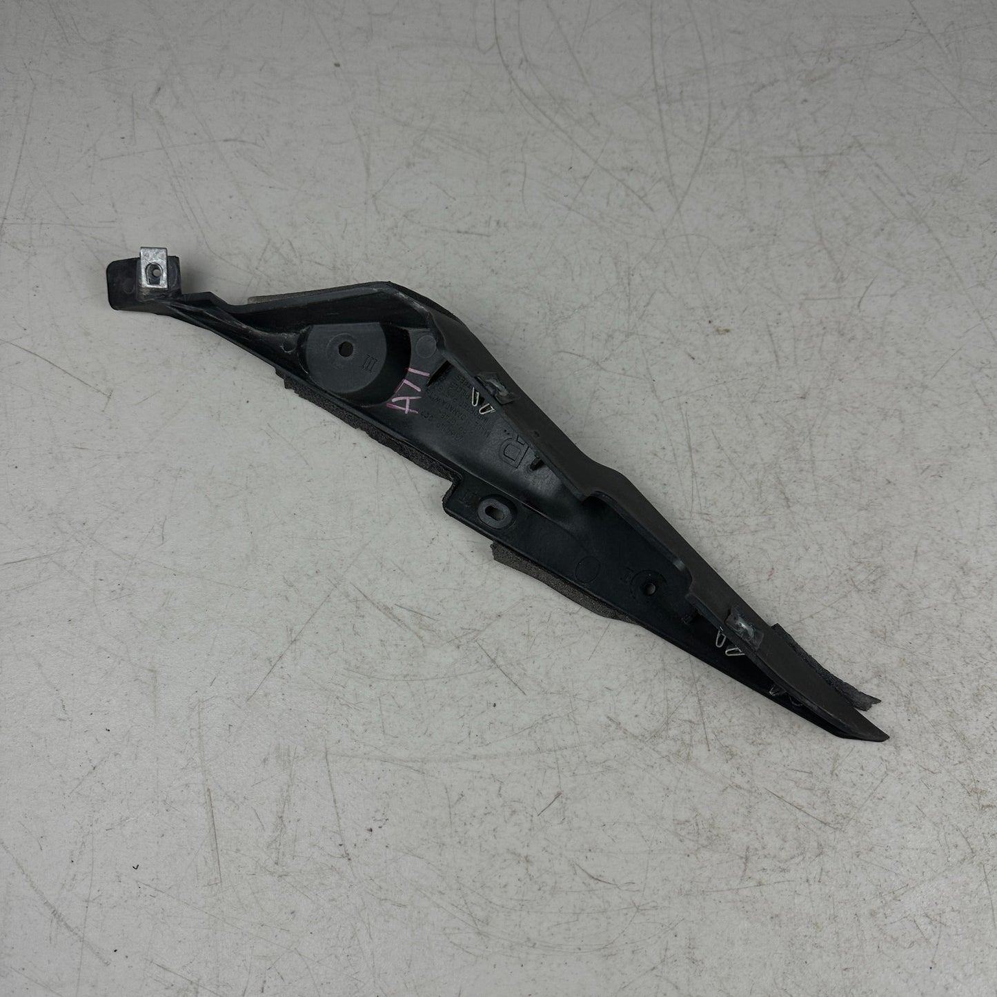 14-19 CORVETTE RIGHT PASSENGER SIDE A-PILLAR WINDSHIELD FRAME LOWER BRACKET OEM
