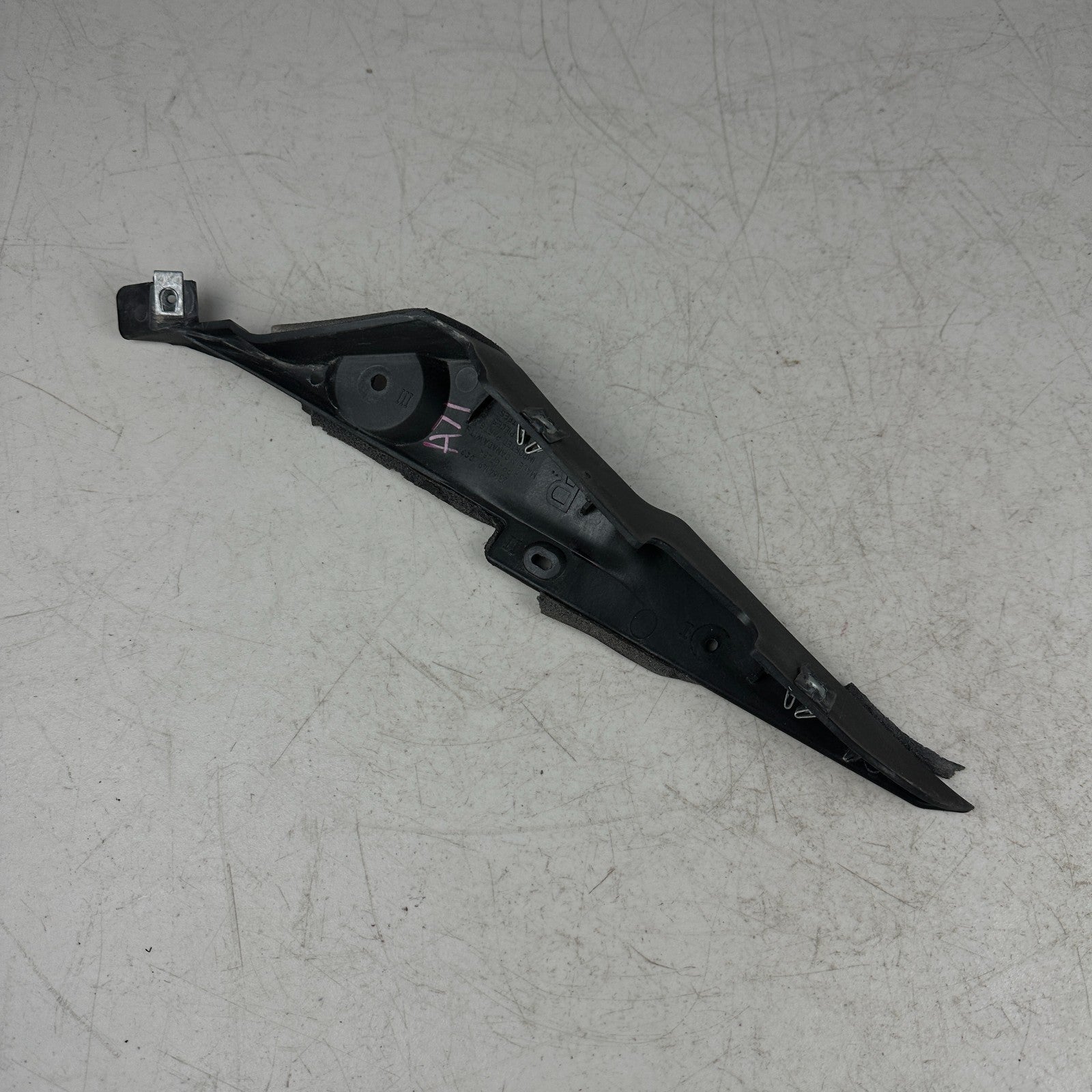 14-19 CORVETTE RIGHT PASSENGER SIDE A-PILLAR WINDSHIELD FRAME LOWER BRACKET OEM