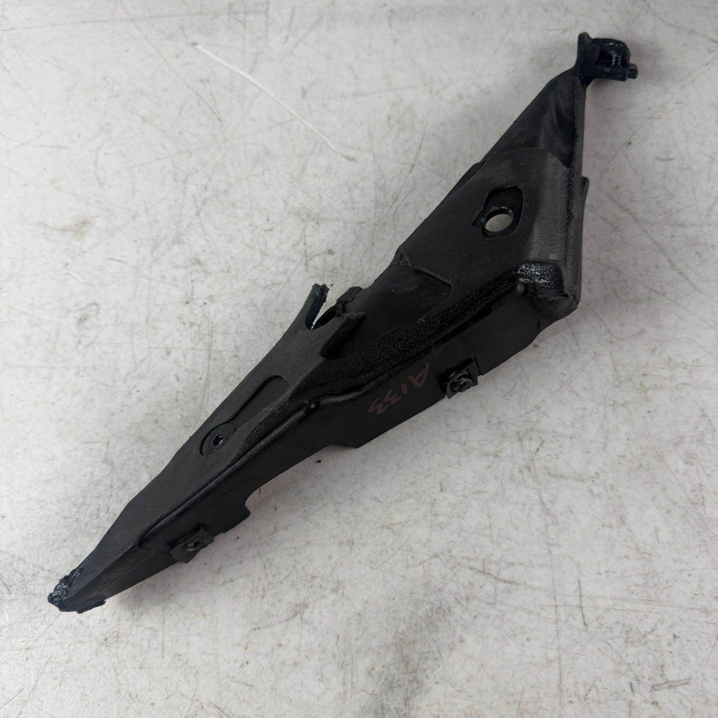 2005-2013 CHEVROLET CORVETTE RIGHT SIDE A PILLAR TRIM COVER BRACKET 15240517 OEM