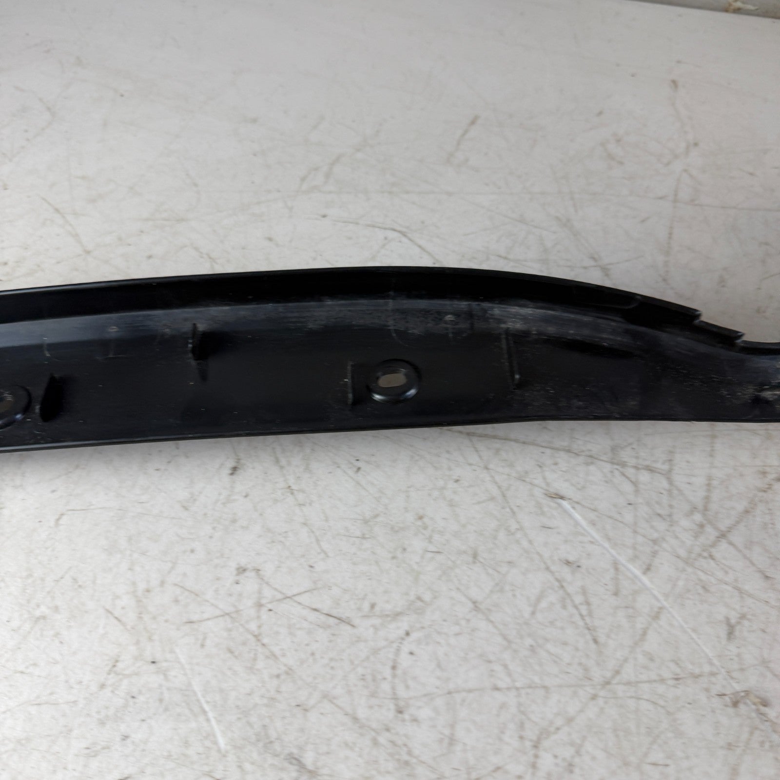 2017-2020 MASERATI LEVANTE RIGHT SIDE LIFTGATE TRUNK ANTI PINCH SENSOR COVER OEM